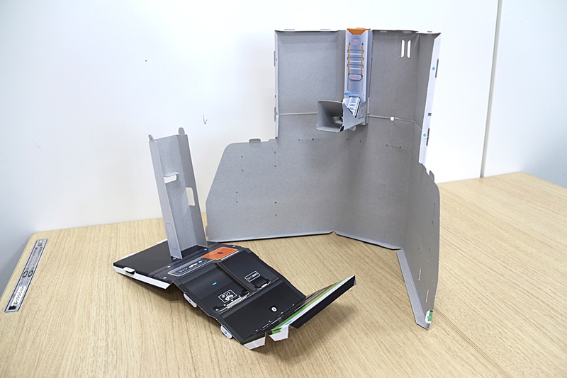 どんどんパーツ同士を組み合わせていく