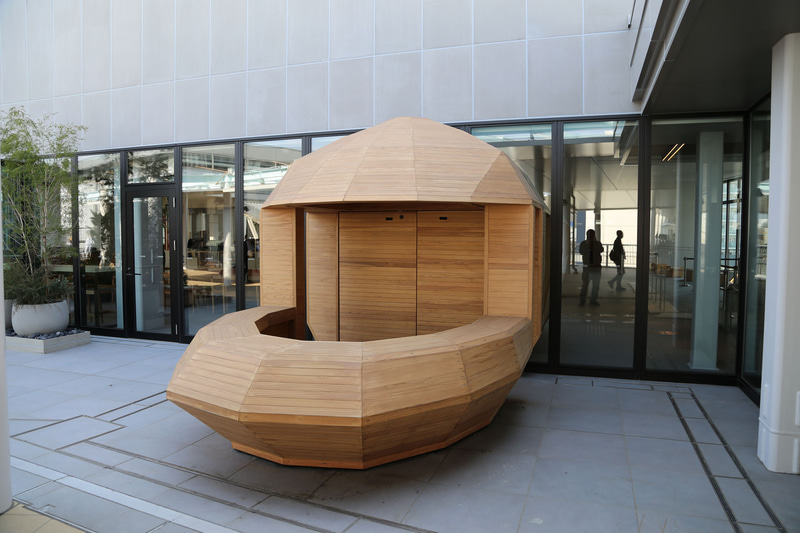 売店風だけど、来館記念のフォトスポットを想定している