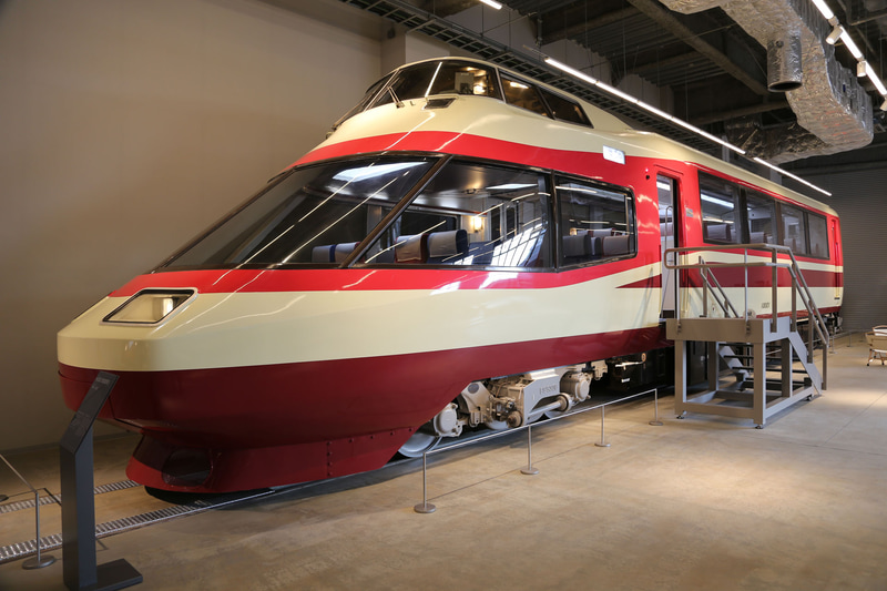 10000形は小田急線では引退したけれども、一部は長野電鉄に譲渡されて活躍中だ