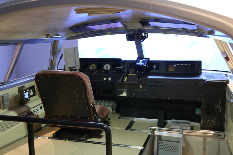 7000形の運転席部品を使っている