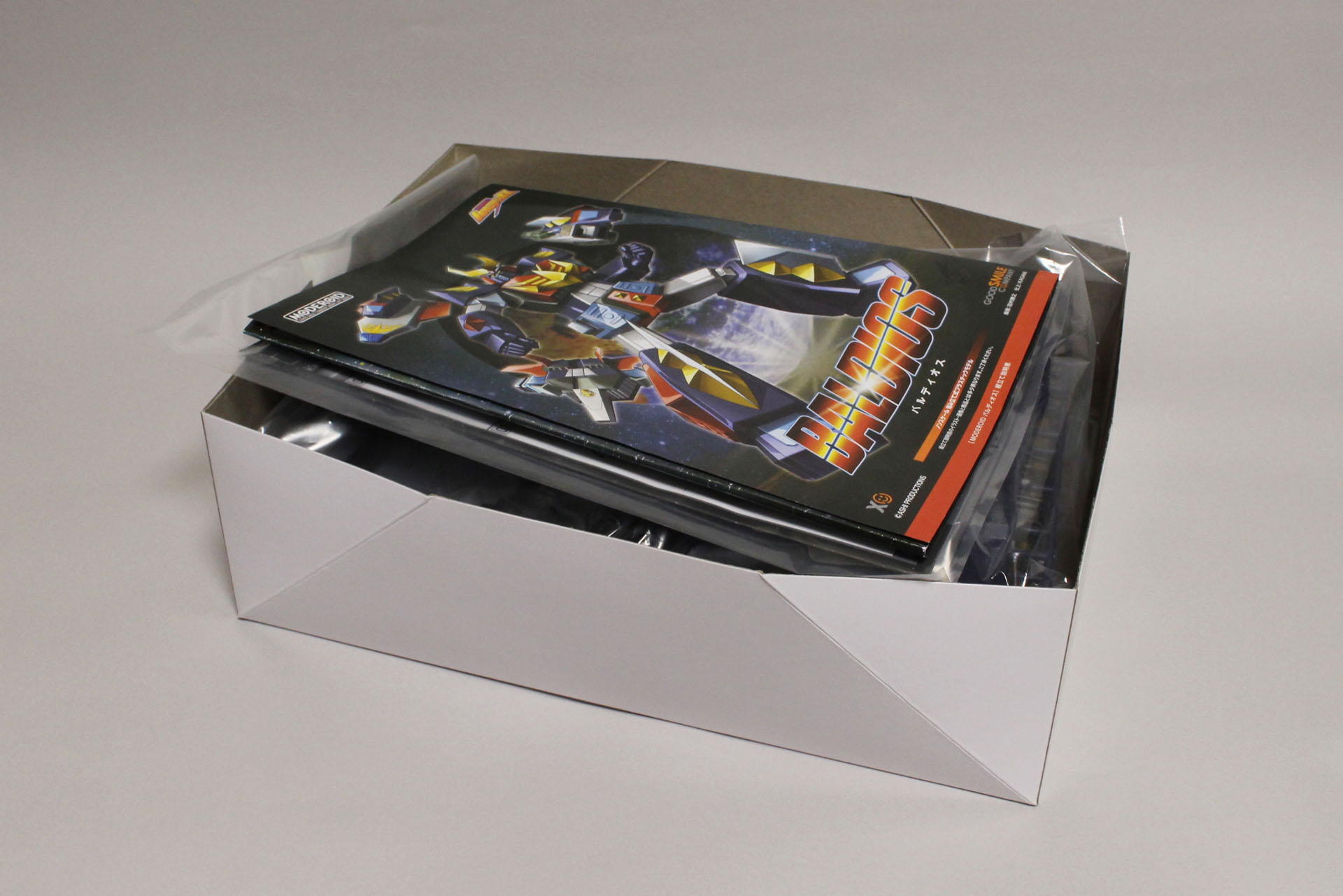 「MODEROID」シリーズ独自の引き出し式パッケージに収納