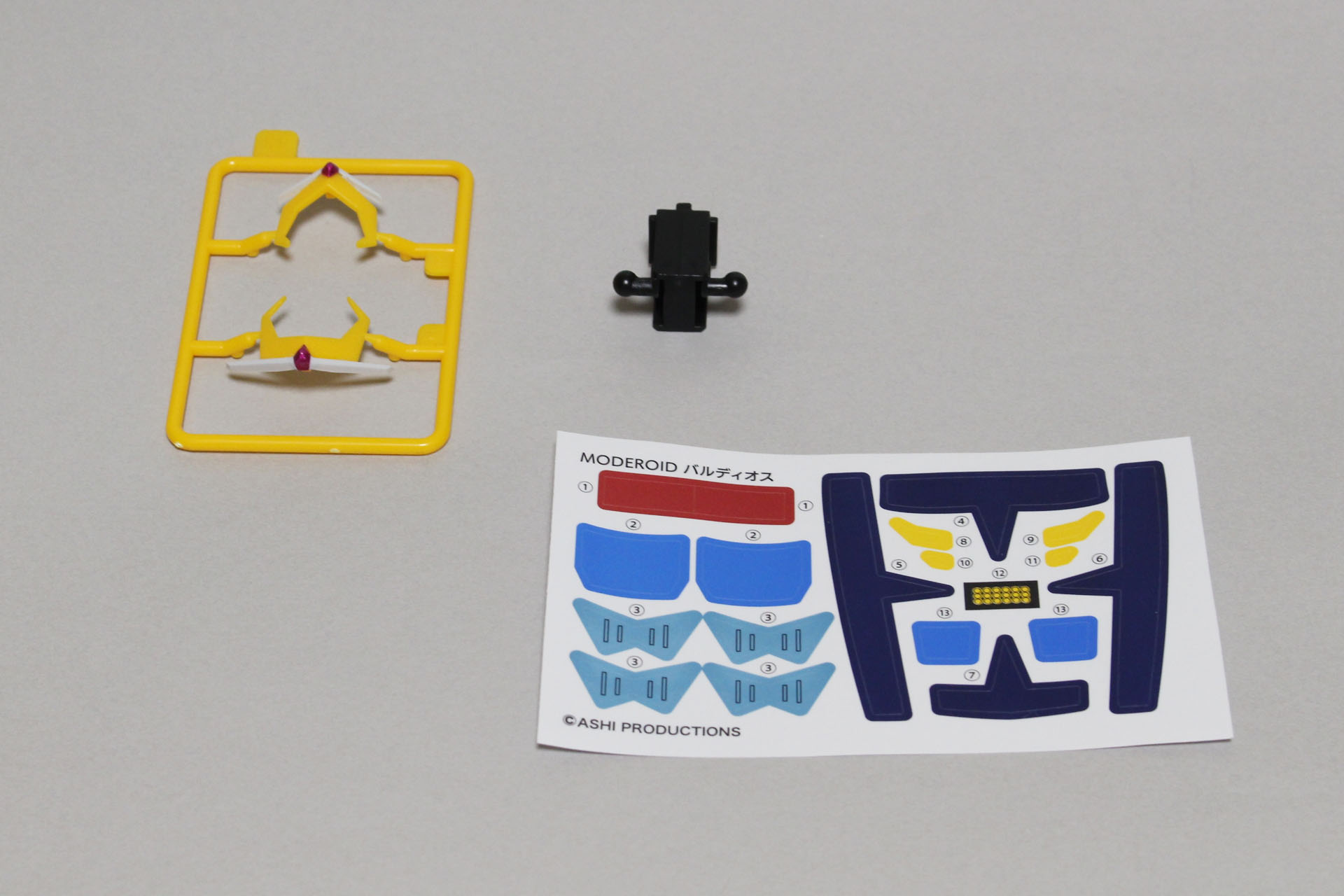 Mパーツ、可動向上パーツ、シール。可動向上パーツはPOM製