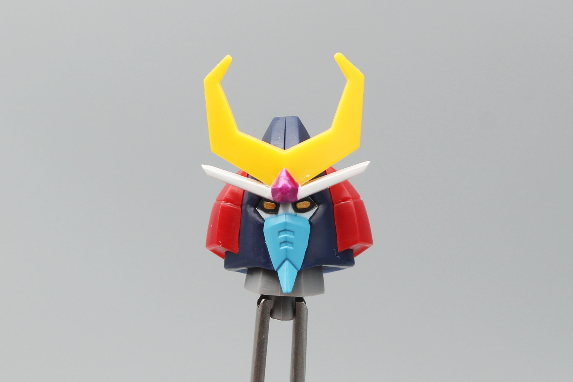 頭部の完成。頭頂部のみ合わせ目がある