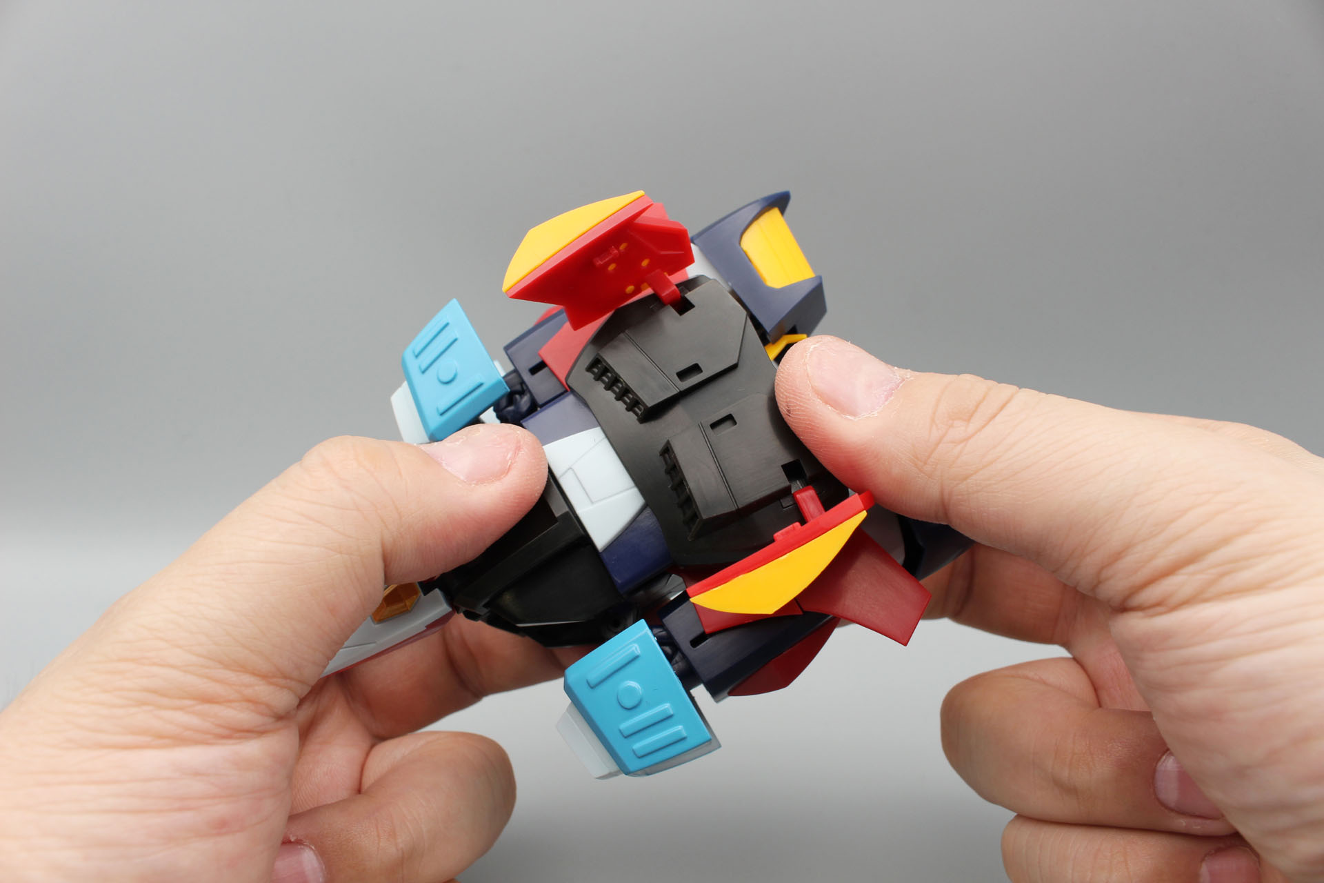 胸部パーツを取り付ければほぼ完成だ