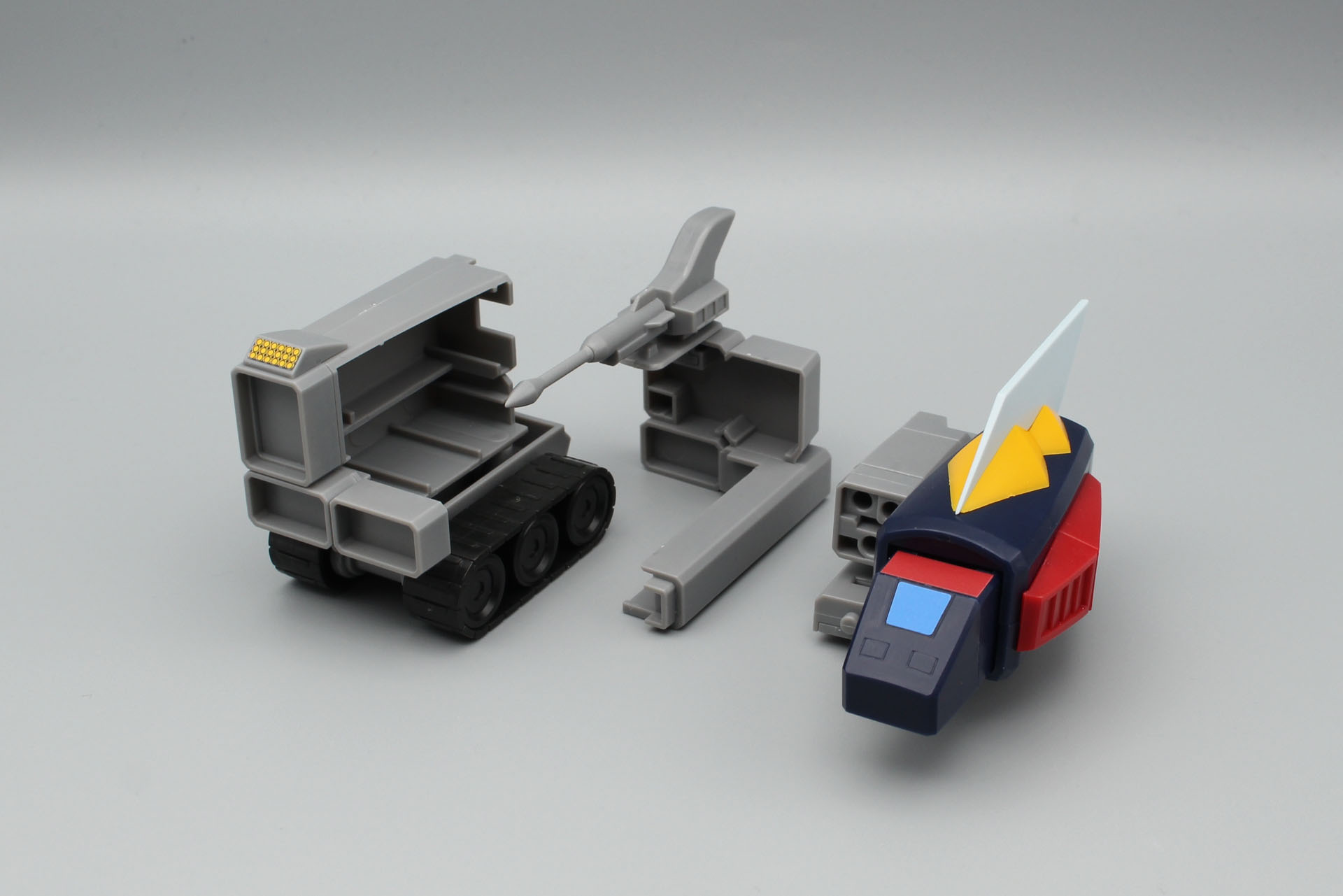 左2つの形状重視パーツを取り外す