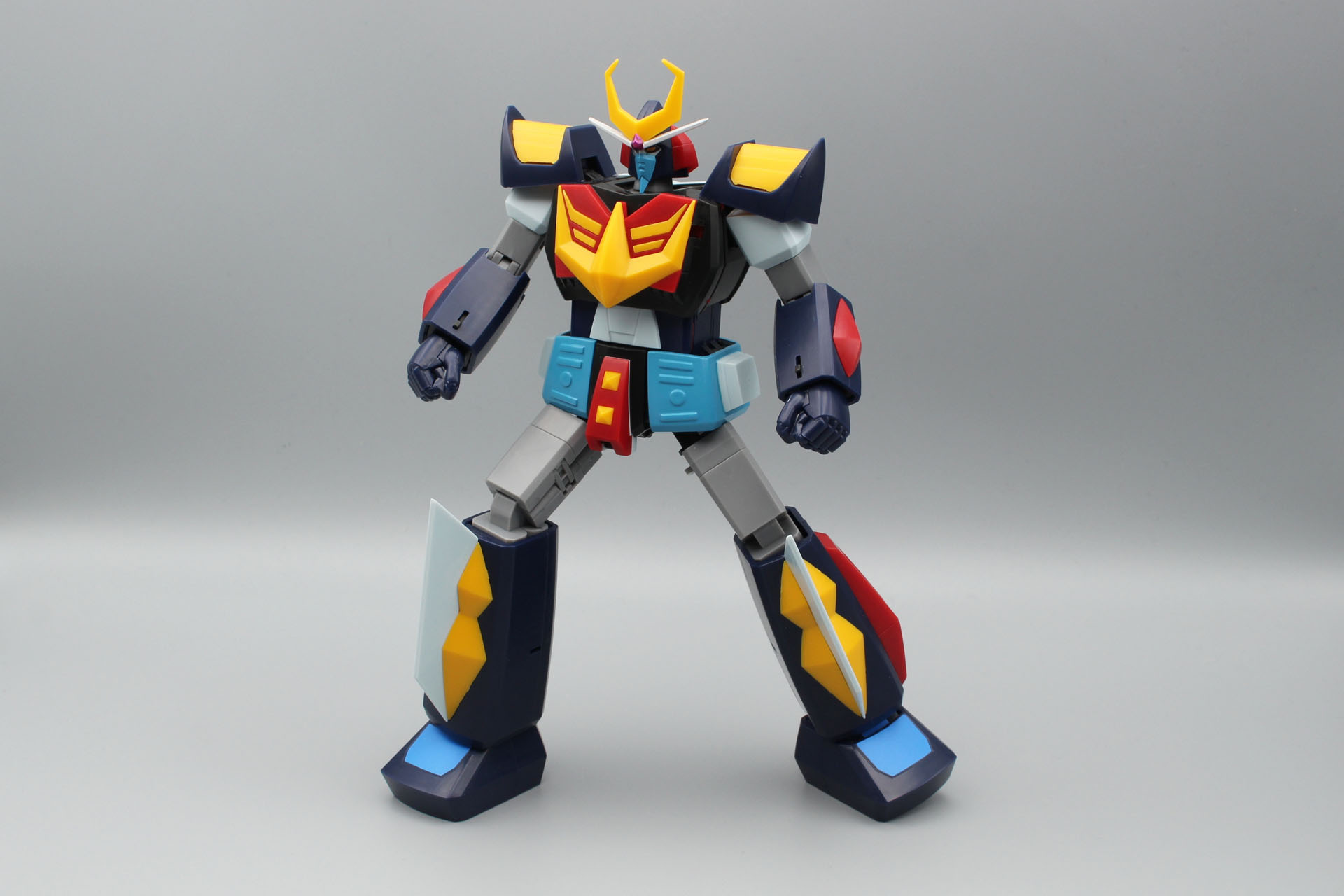 脚の付け根を引き出すことで、前後にも動かせるようになる