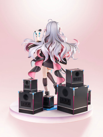 イラストレーター兼Vアーティスト「カグラナナ」のフィギュアが