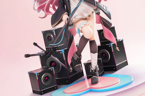 イラストレーター兼Vアーティスト「カグラナナ」のフィギュアが