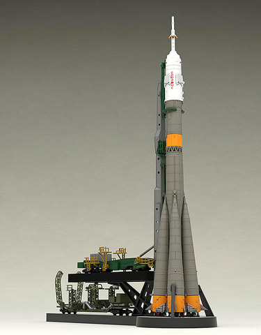 1/150プラモデル ソユーズロケット+搬送列車 Amazon | 1/150プラスチックモデル ソユーズロケット+搬送列車 1