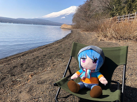 キャンプに連れていきたい！ 「PCクッション ゆるキャン△ 志摩