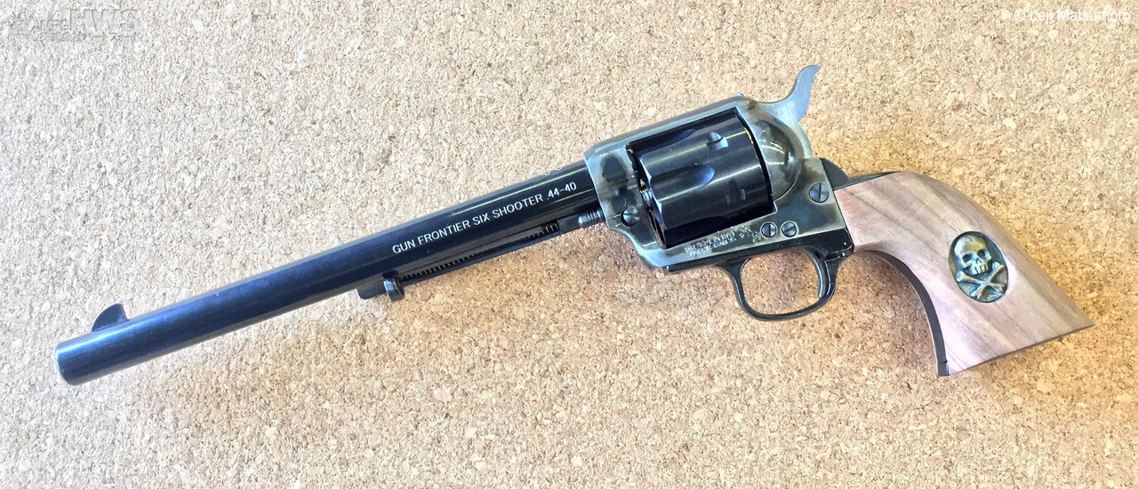 「LEIJI SMALL ARMS COLLECTION」第1弾が2017年11月に発売された「ガン・フロンティア・シックス・シューター」。コミック「ガンフロンティア」でハーロックが使用していたSAAを再現したもの