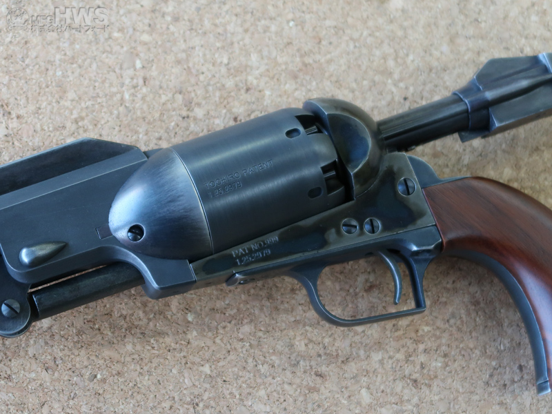歴戦の勇者であるハーロックが使っている銃であることをイメージし、ハンドル部分などに塗装がはげた「エイジド加工」。実銃の焼き入れの雰囲気を再現した「ケースハードン処理」が施されている。ハートフォードのモデルガン技術を注ぎ込んだ商品だ。