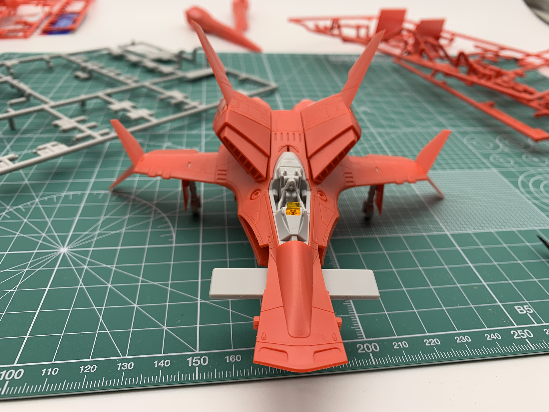 ジェットエンジンとメインエンジンを取り付けて、パイロットを乗せてみたたところ