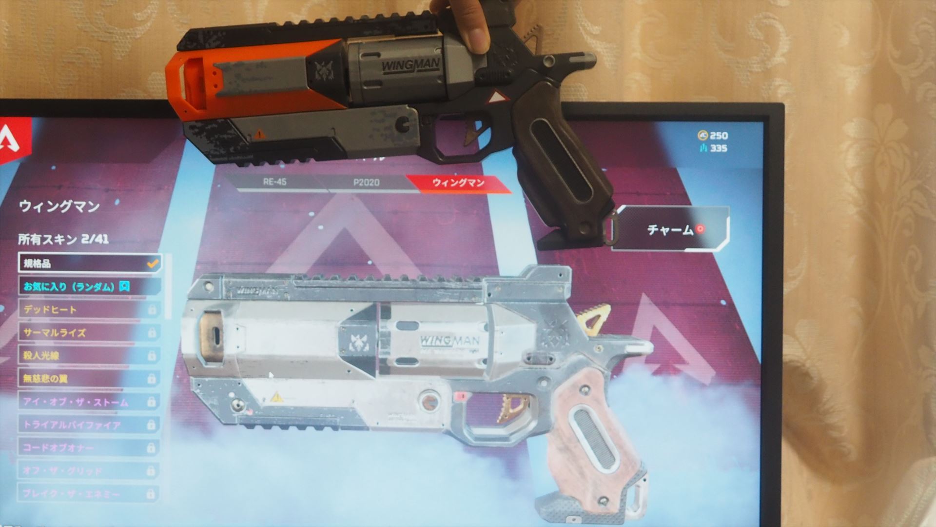 写真下がPC版「Apex Legends」のウィングマン。細部に至るまで、しっかり再現できている