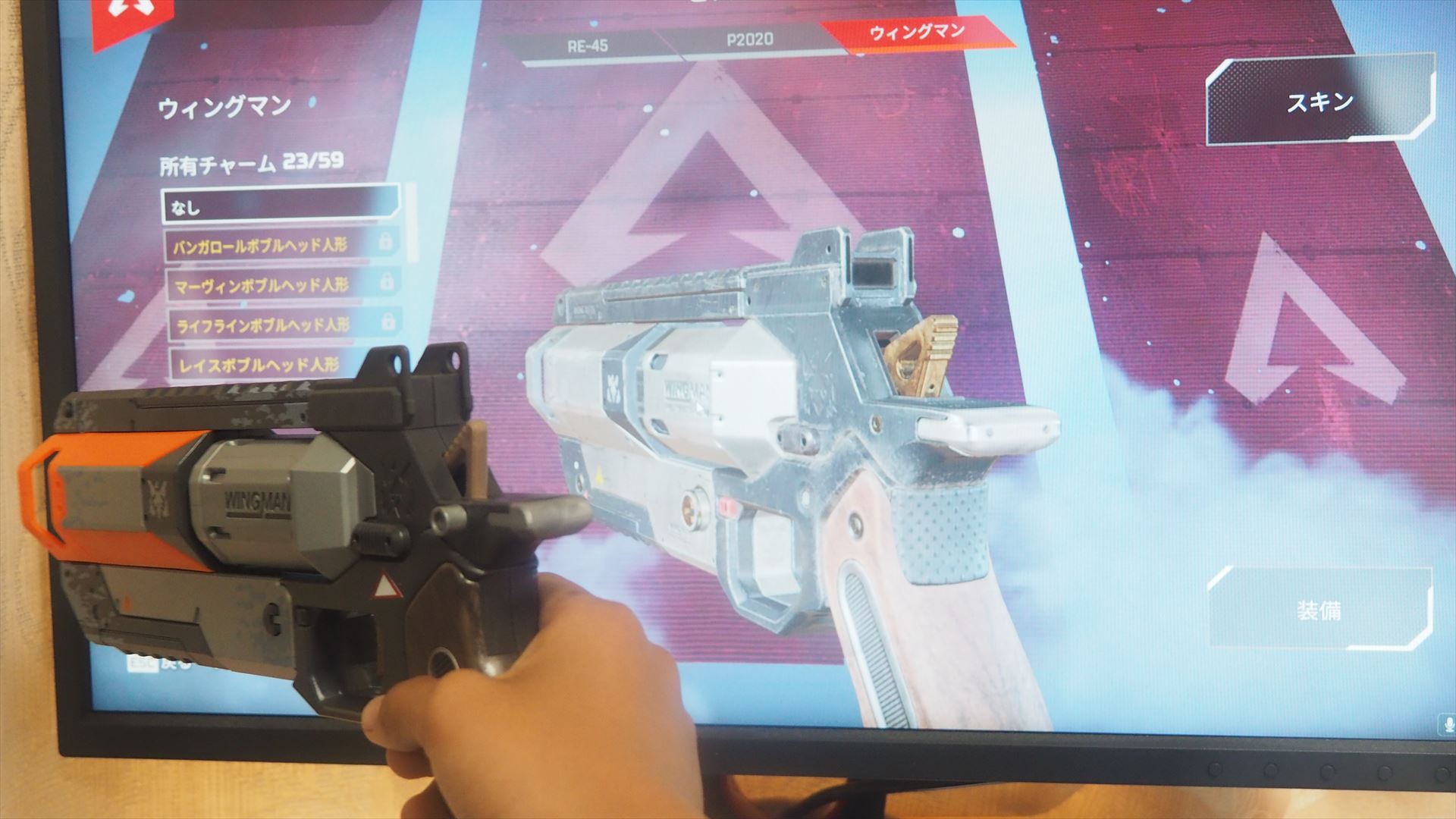 グリップのカラーリングやモールドの配置は若干異なるが、ハンマー周辺のシルエットもゲームそっくりに再現できている