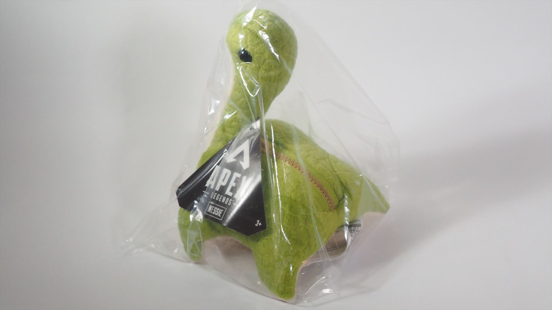 「Apex Legends」の隠れキャラ「ネッシー」のぬいぐるみ