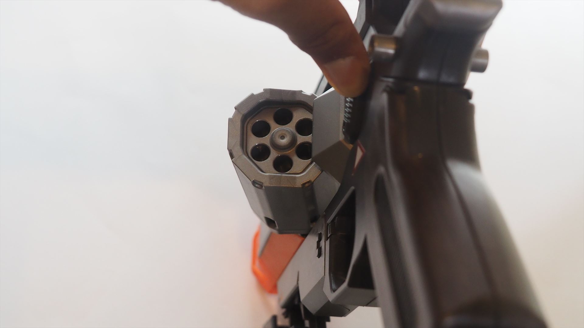 ゲームでは、このシリンダー部分をまるごと交換してリロードしている