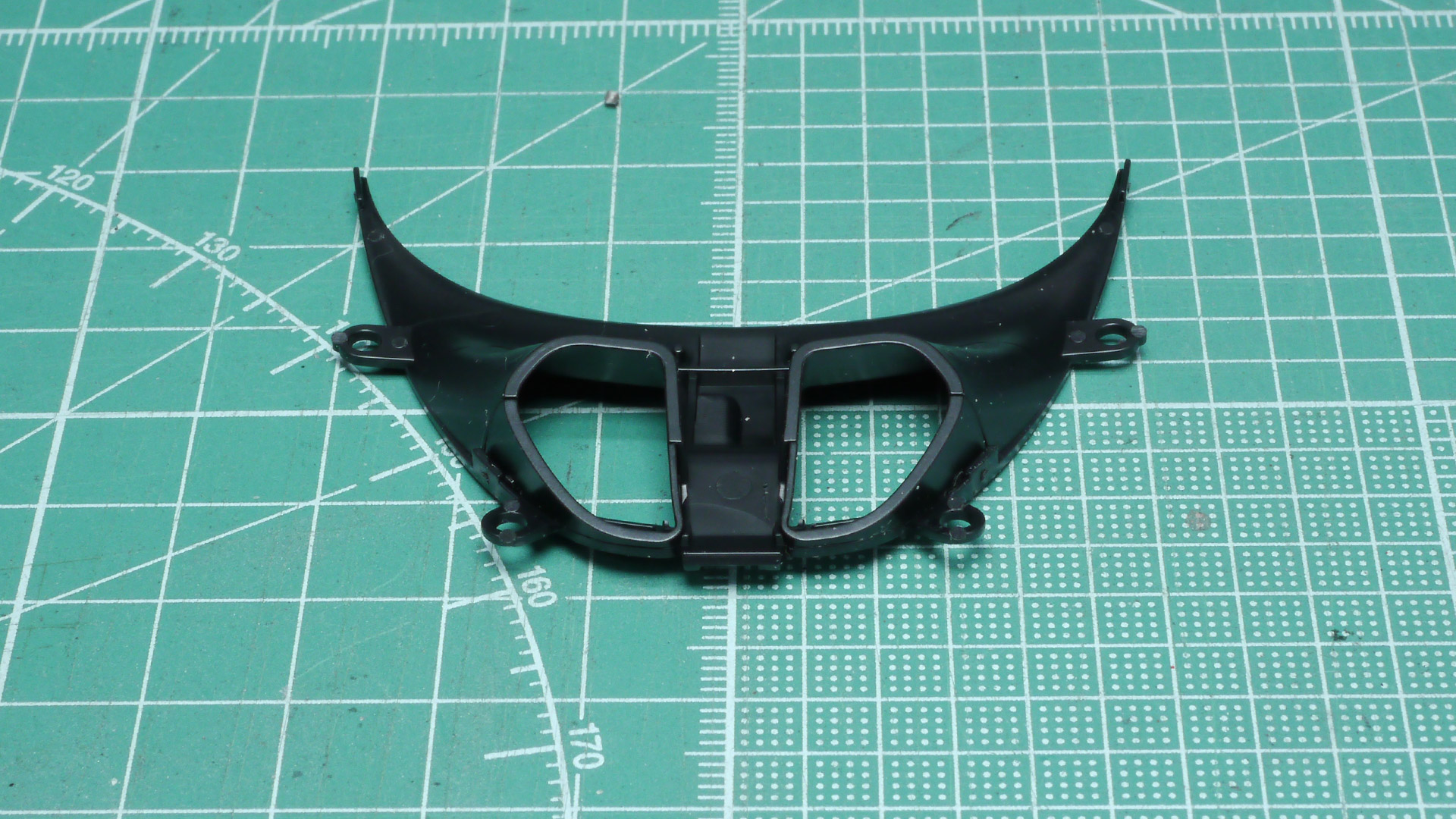 細かく接触面積が少ないので集中力が必要な作業が続きますがパーツ同士がパッチリ合うので気持ちがいいです。逆にパッチリ合わなければ間違いだとわかります