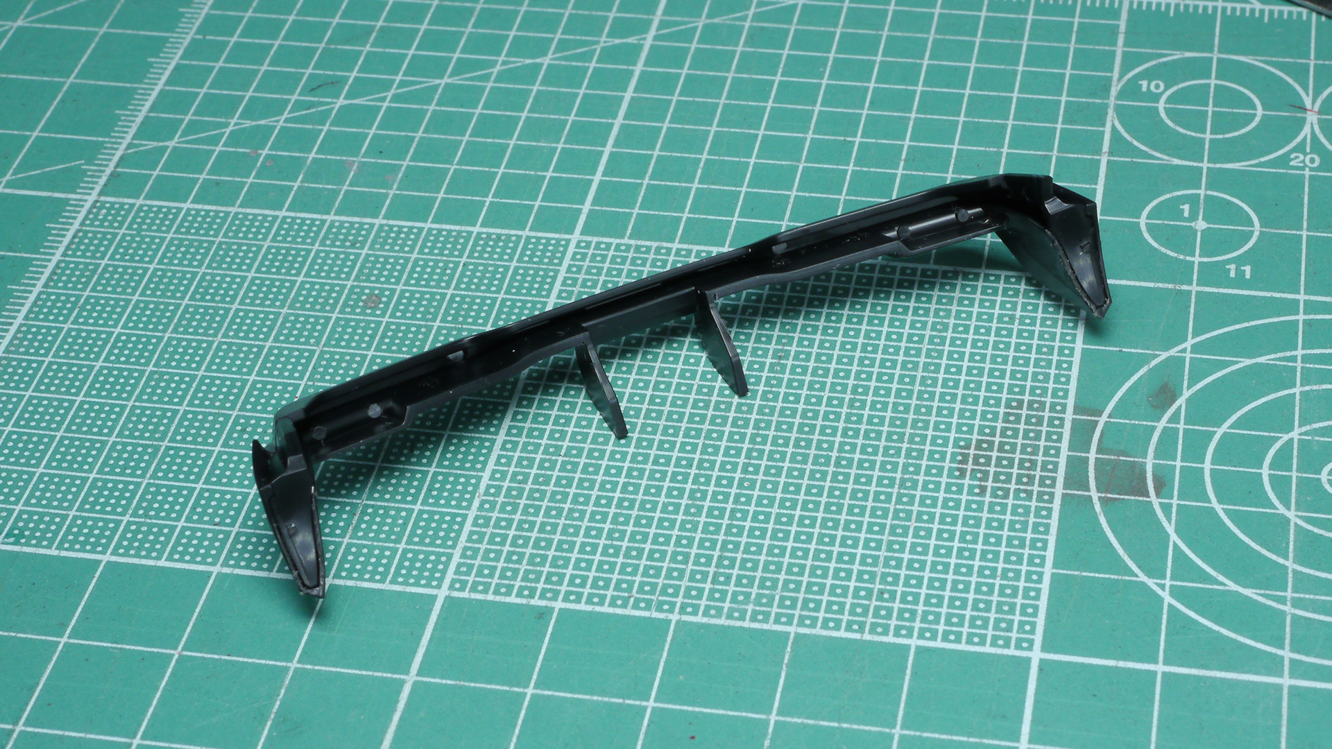 細かく接触面積が少ないので集中力が必要な作業が続きますがパーツ同士がパッチリ合うので気持ちがいいです。逆にパッチリ合わなければ間違いだとわかります