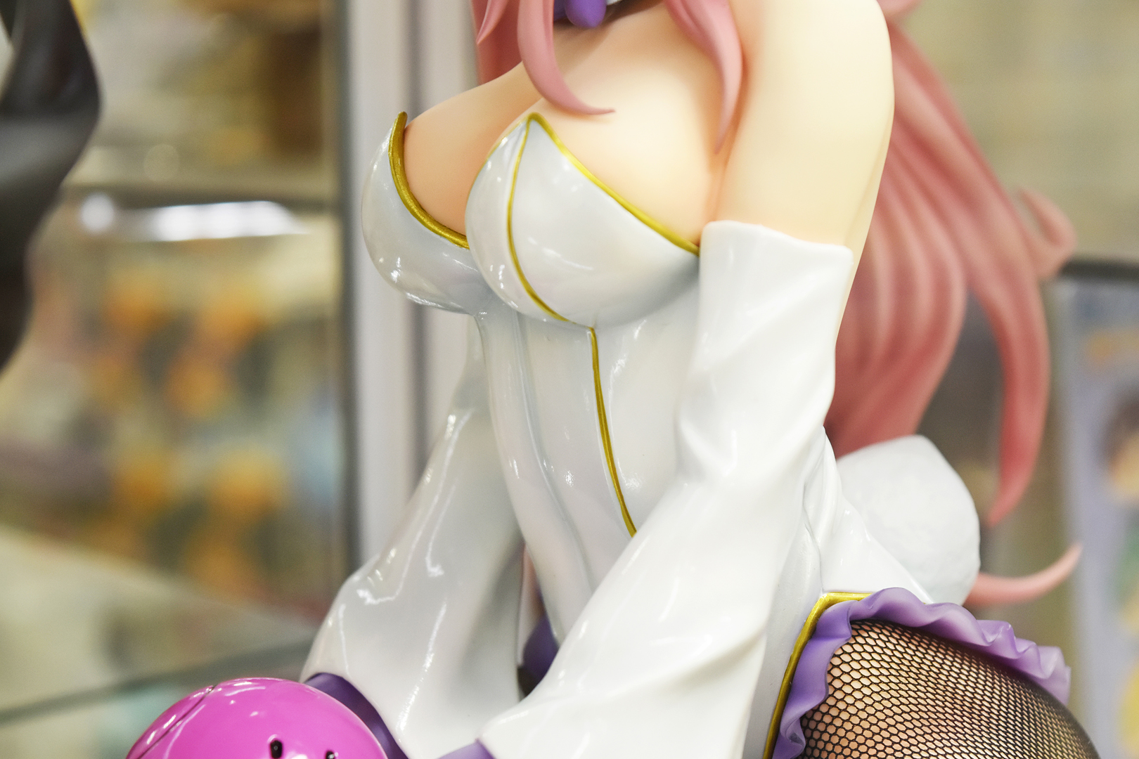 ラバーフェチにはたまらないスーツの質感