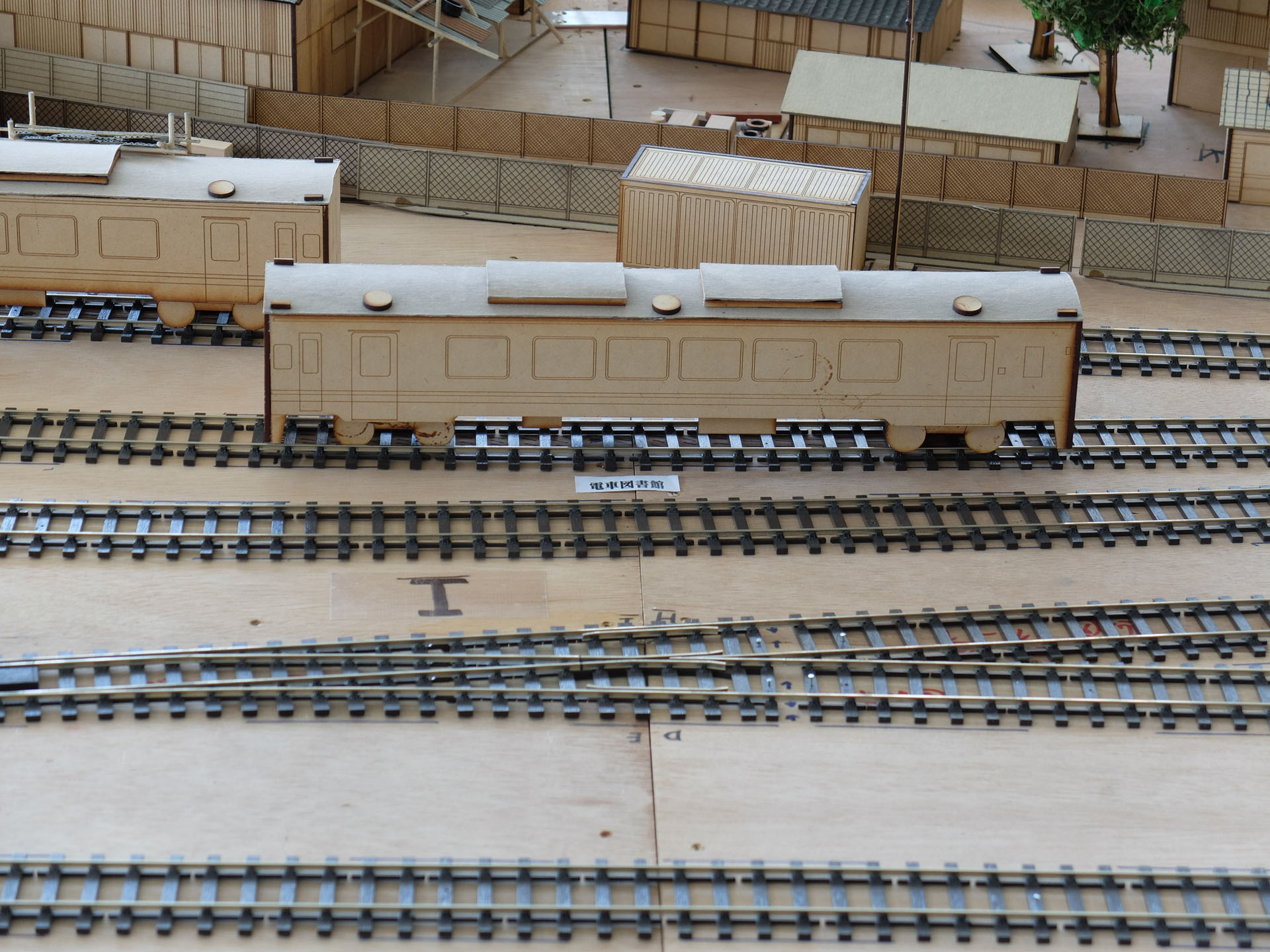 ぱっと見でわかりにくい建造物については、ラベルで説明が貼られている