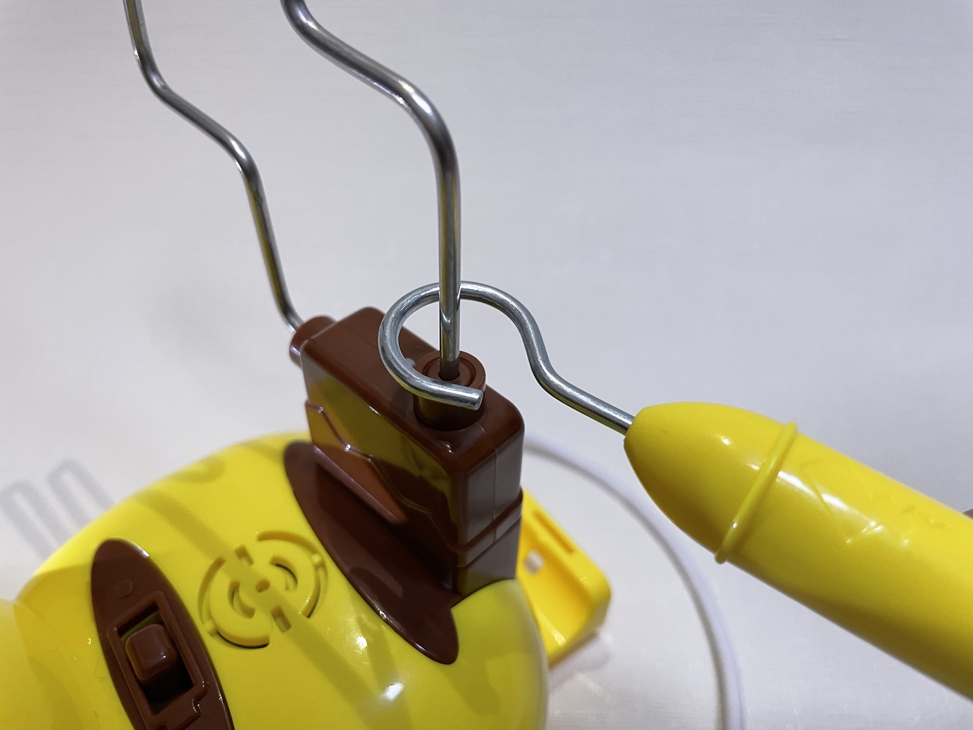 ピカチュウの声に合わせて緊張感高まるゲームがはじまる。端のどちらをスタート、ゴールとしてもOKなつくりだ