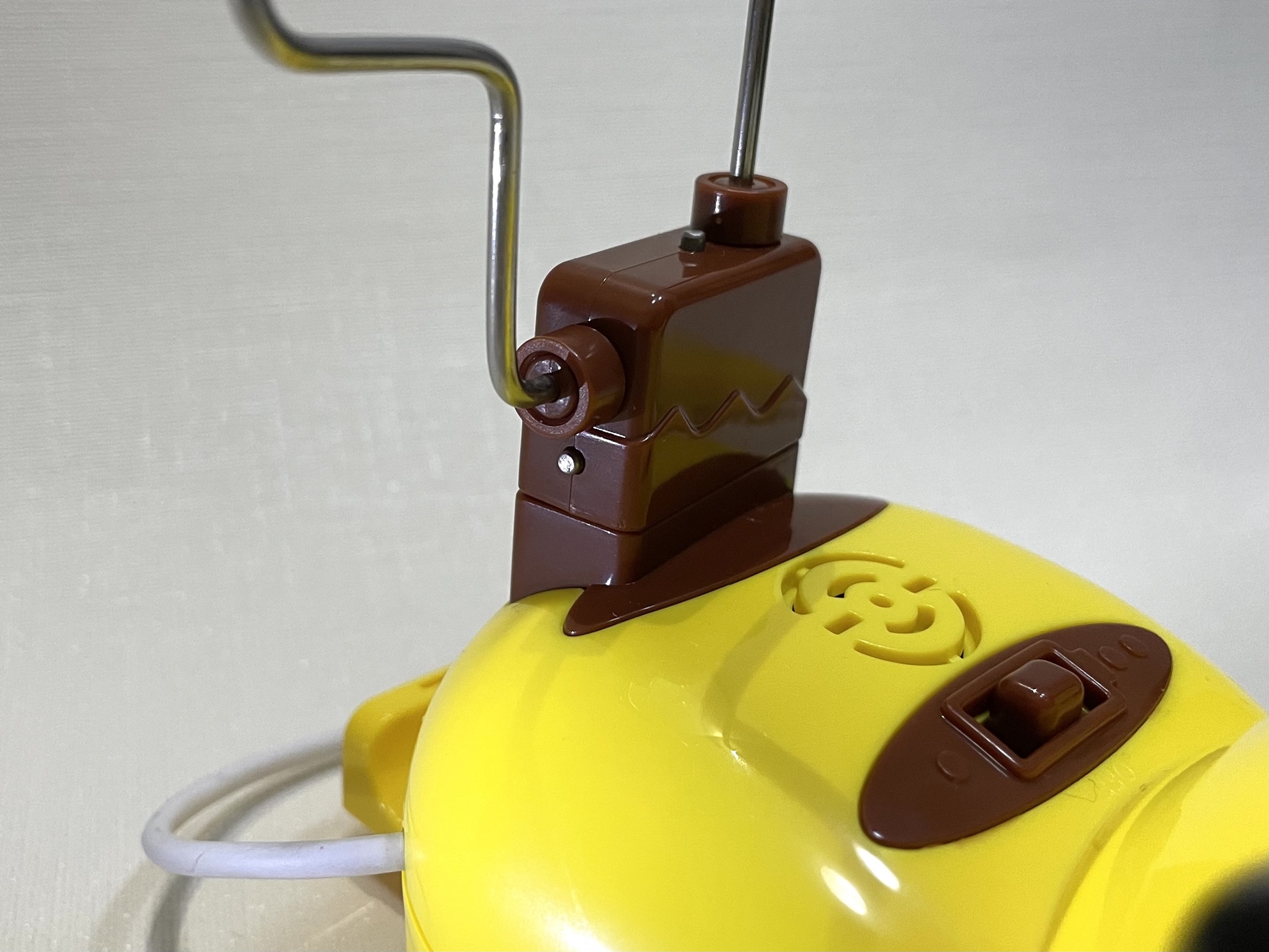 最後までたどり着き、このポッチに触れられるかどうか。人数が集まり、腕に自信がある人たちばかりなら、「誰かがミスするまで繰り返す」などといった遊びも楽しいだろう