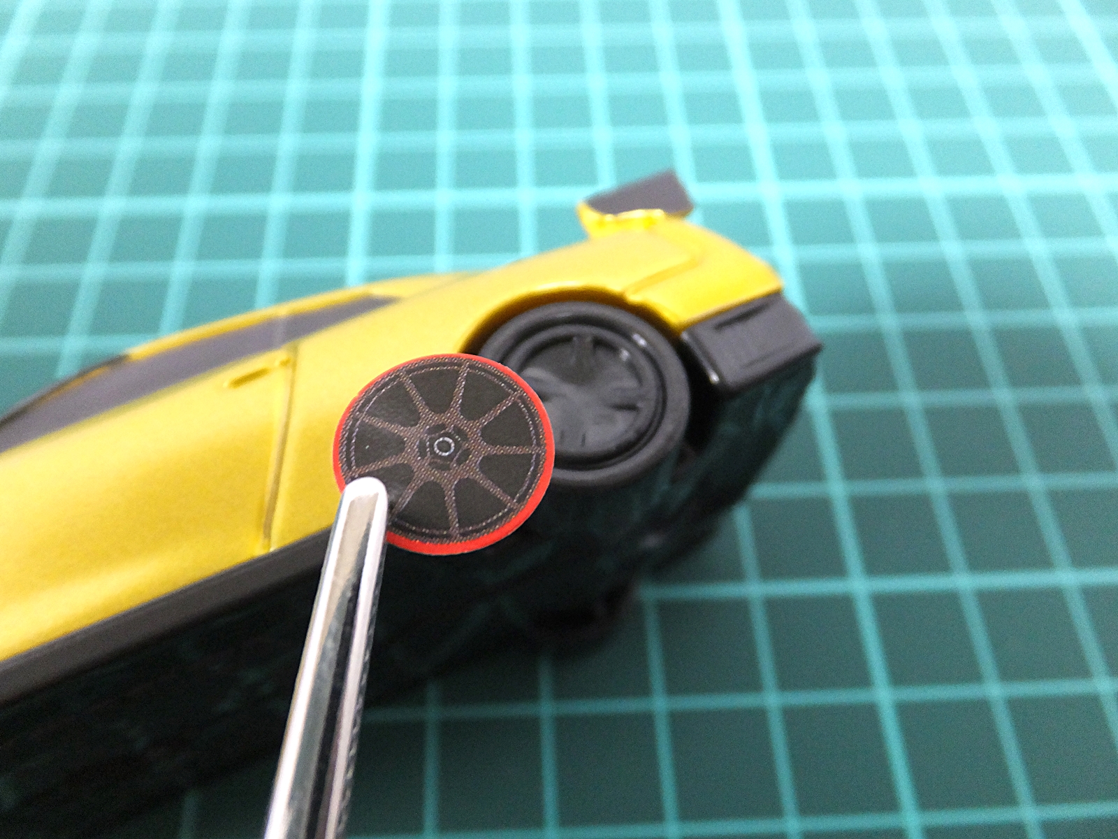 2022年モデルで初となるホイール部のレッドリム加飾