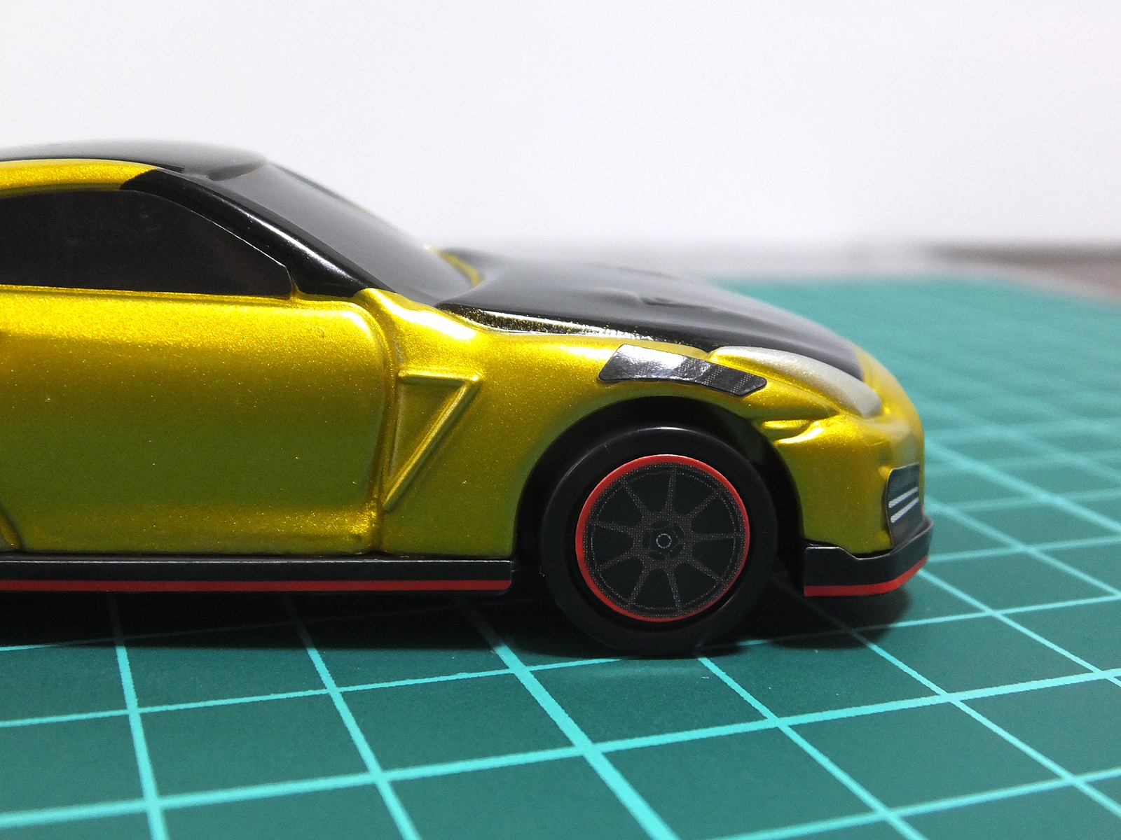 ホイール付近の黒い部分がフロントフェンダー