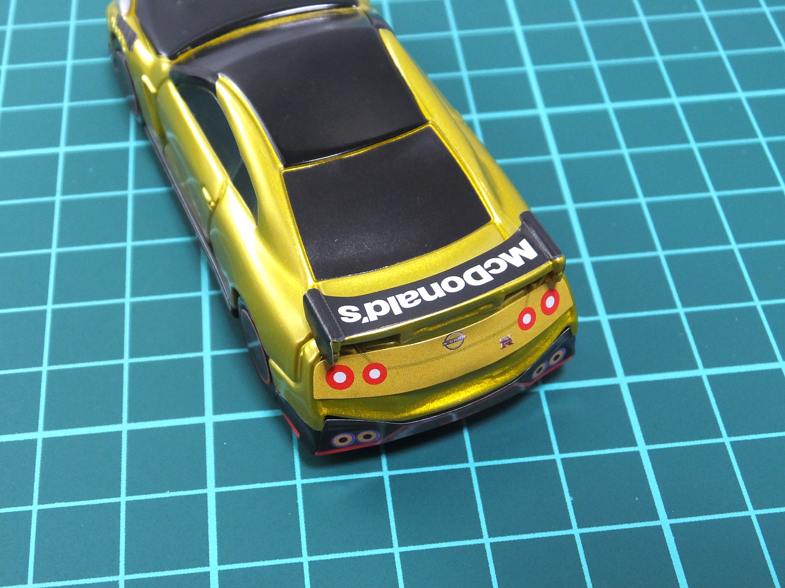 リアスポイラーには「McDonald’s」のロゴ