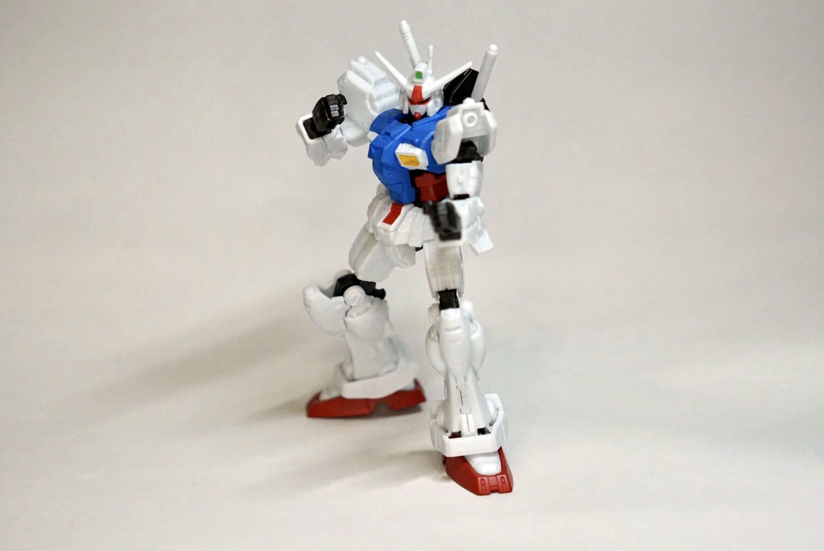 そしてこの可動！　通常のアクションフィギュアを超えるほどに可動関節と、可動域があります