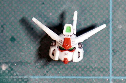 フィギュアの主役はやはり顔です、しっかり線を際立てていきましょう
