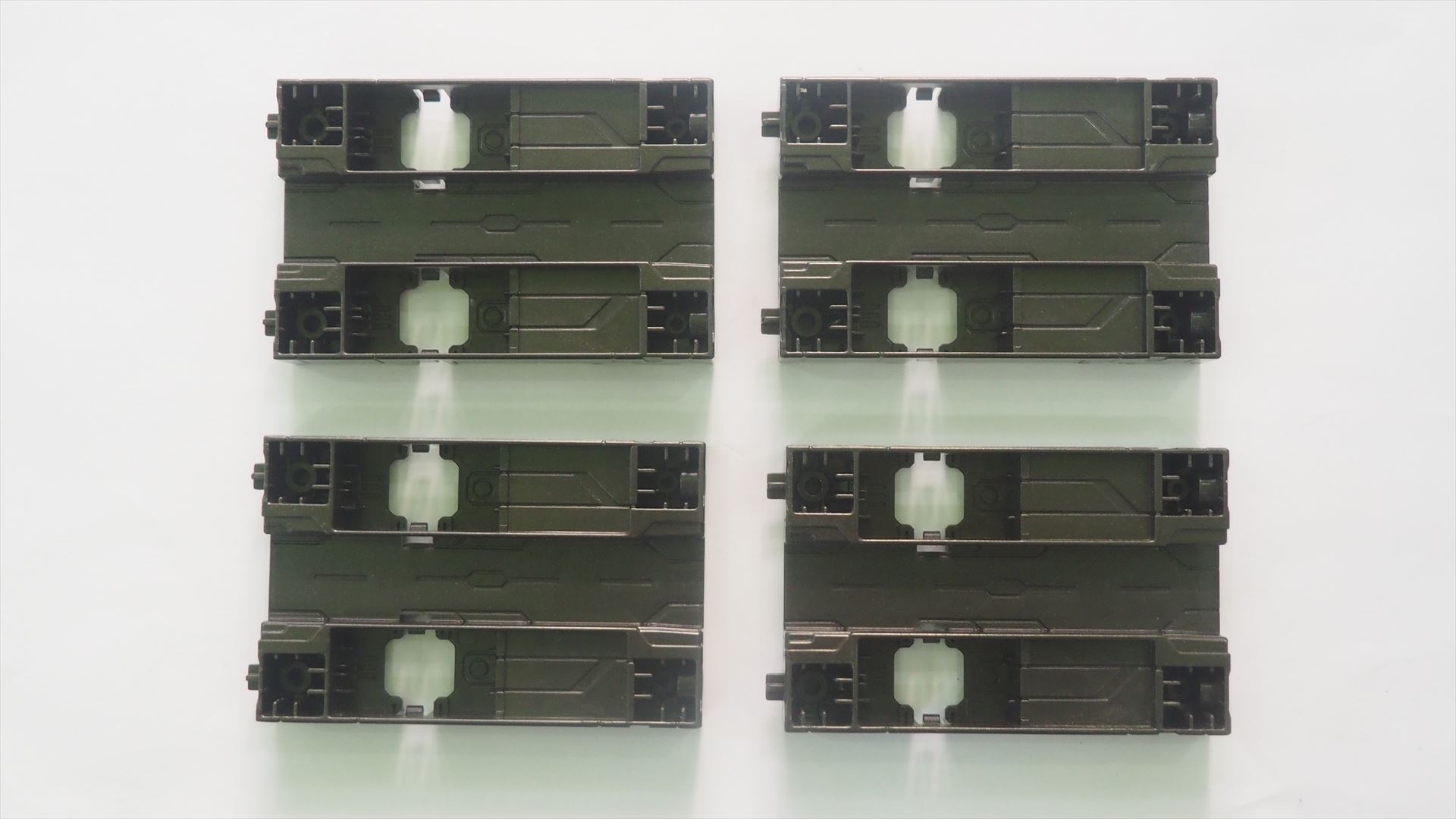 直線コースとして使う「ストレートロード」が4つ付属している