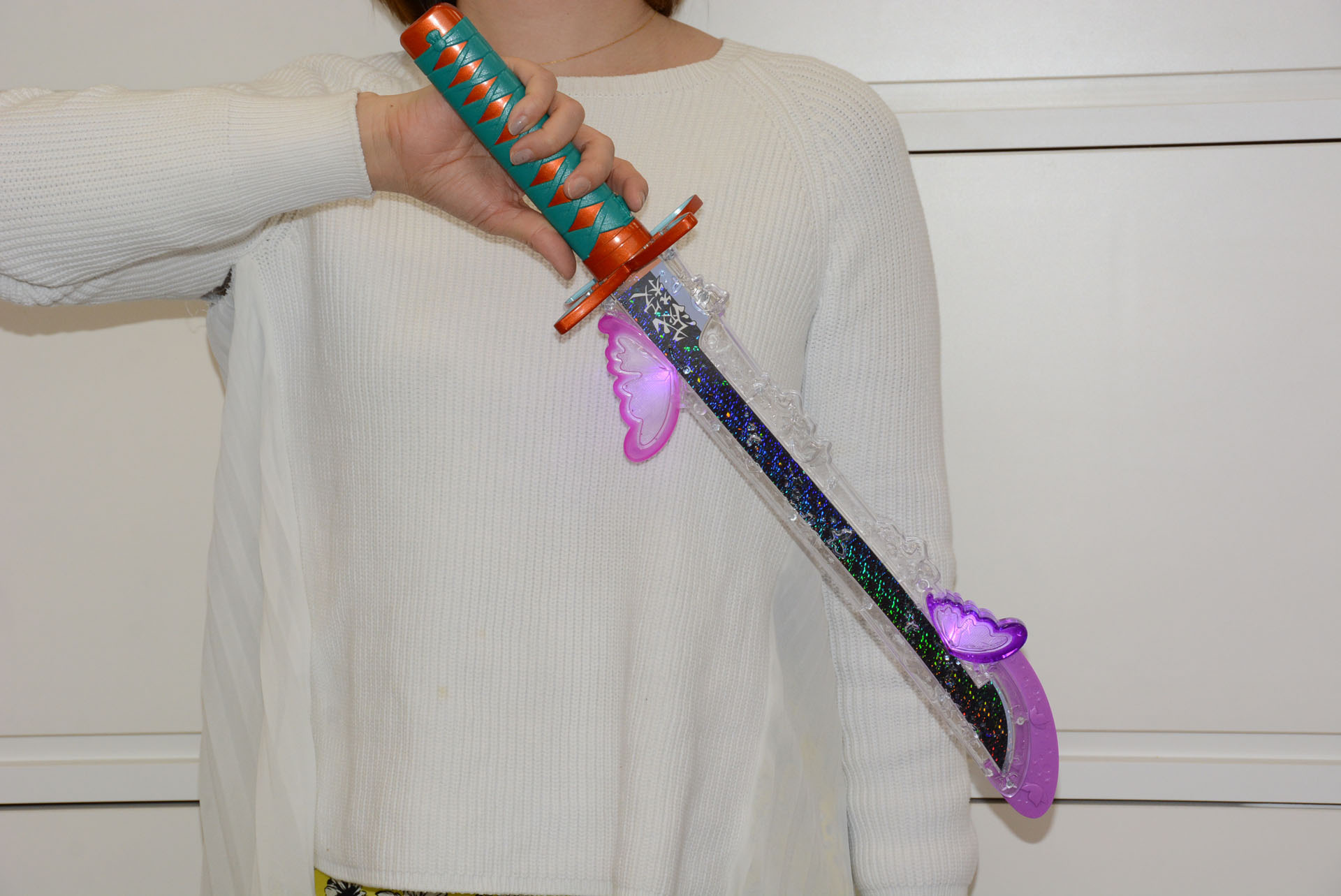 こだわりの構え。このポーズをとって人差し指でスイッチを入れられる工夫をしている