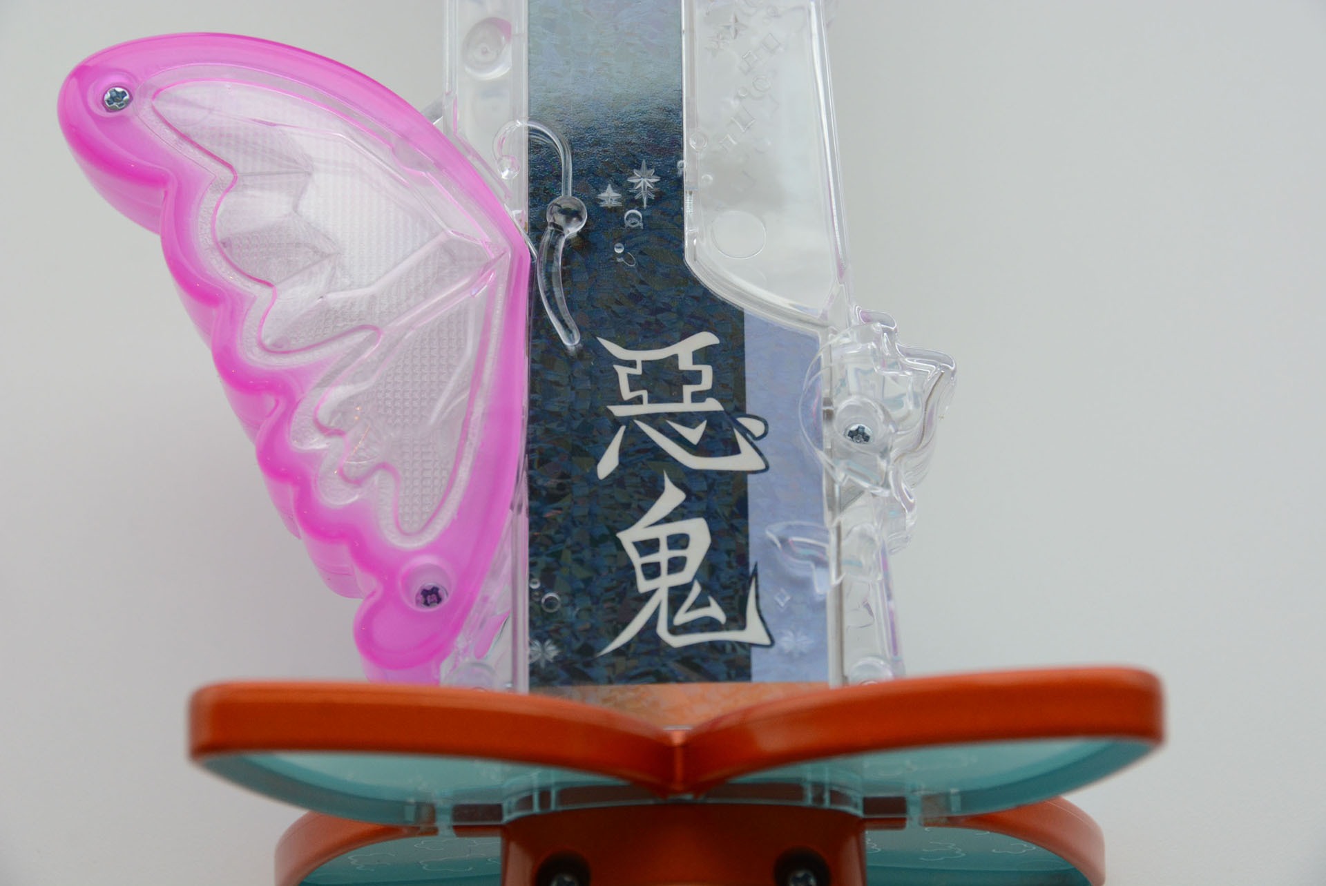 「惡鬼滅殺」の文字。柱の日輪刀にはこの文字が彫られている