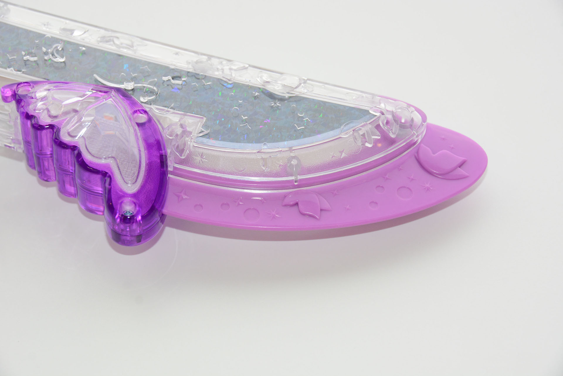 安全に配慮しながら、“毒の雰囲気”も盛り込んだ切っ先