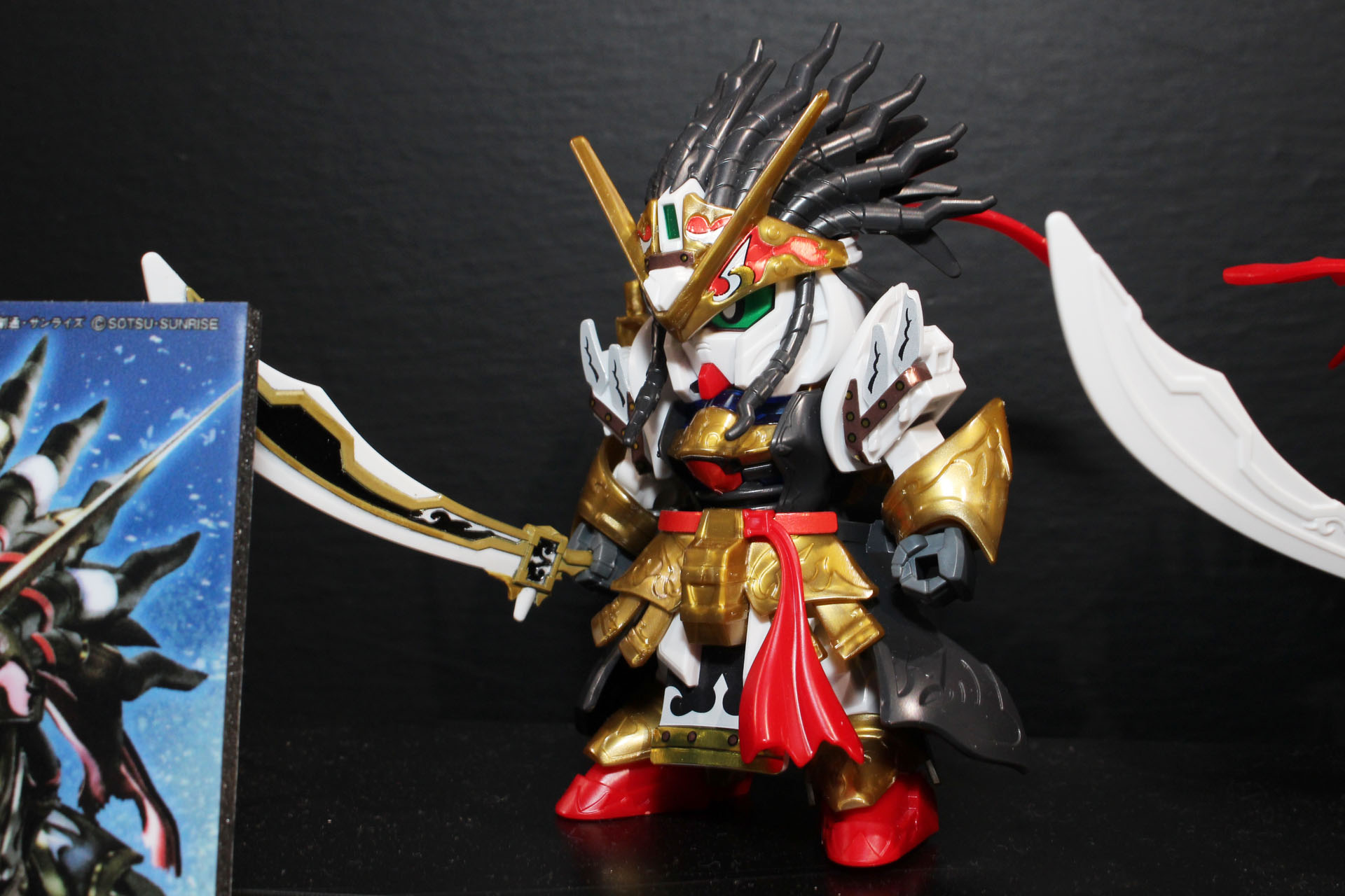 大型の火器を装備したベンジャミン海賊団の副船長。ドレッドヘアーのような頭部が特徴的だ