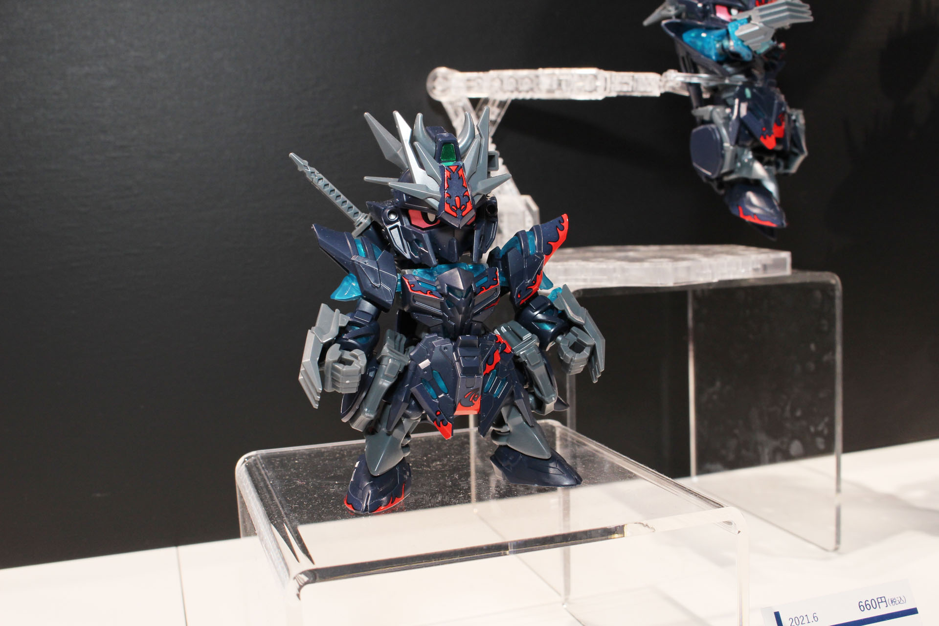 信長に忠義を尽くす忍。アーマーの要所にはブルーのクリアパーツが見えている