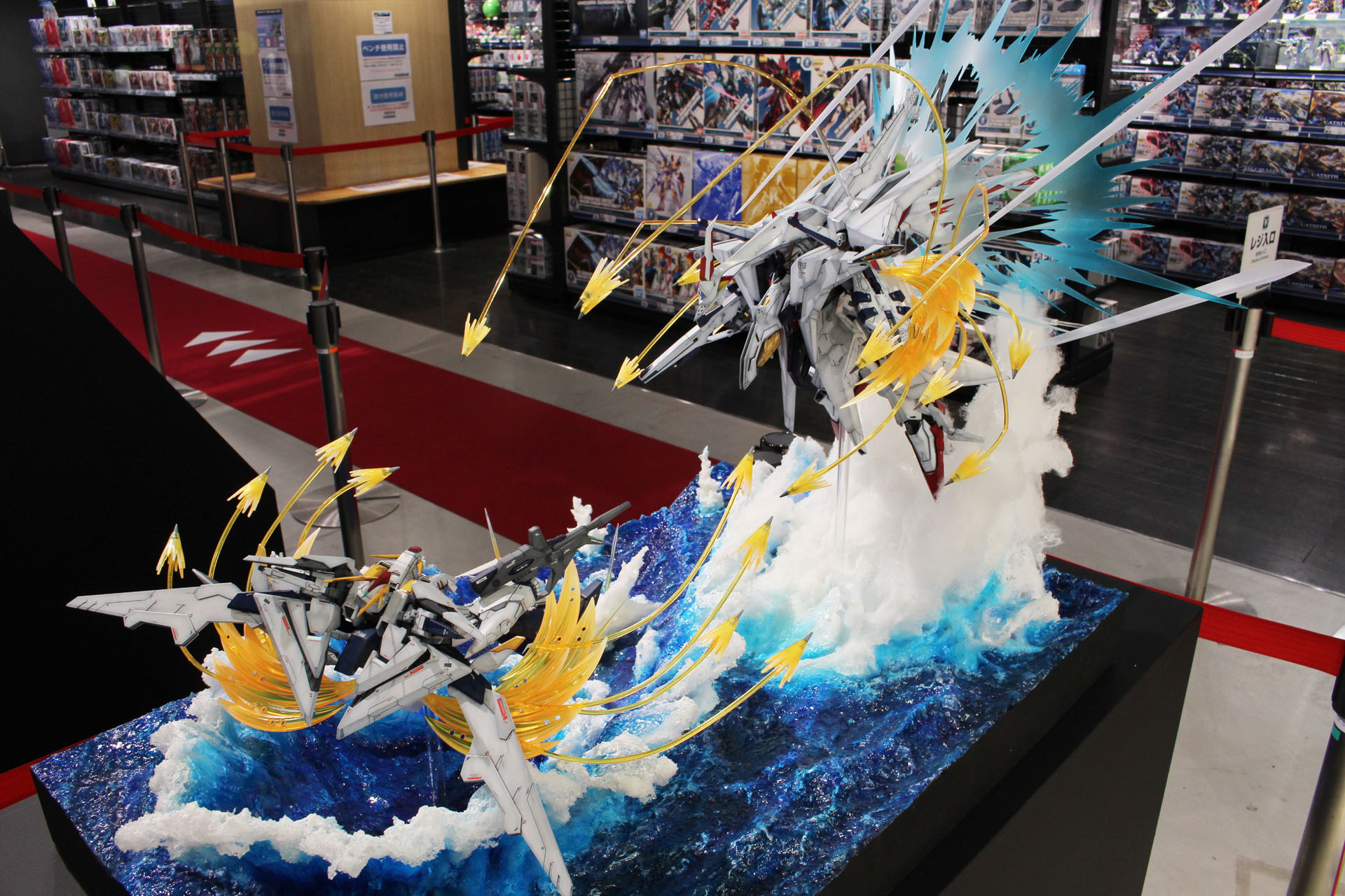 Ξガンダムと同時発売の「HGUC 1/144 ΞガンダムVSペーネロペー ファンネル・ミサイル エフェクトセット」を使用