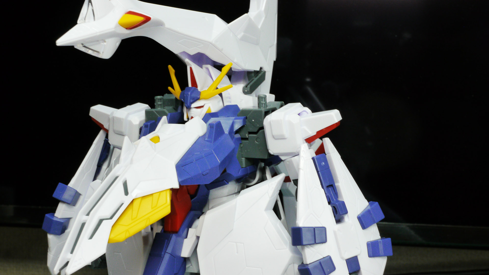 大きすぎて画角に入りきらなくなってきました。これがガンダムだっていうのかいっ!?