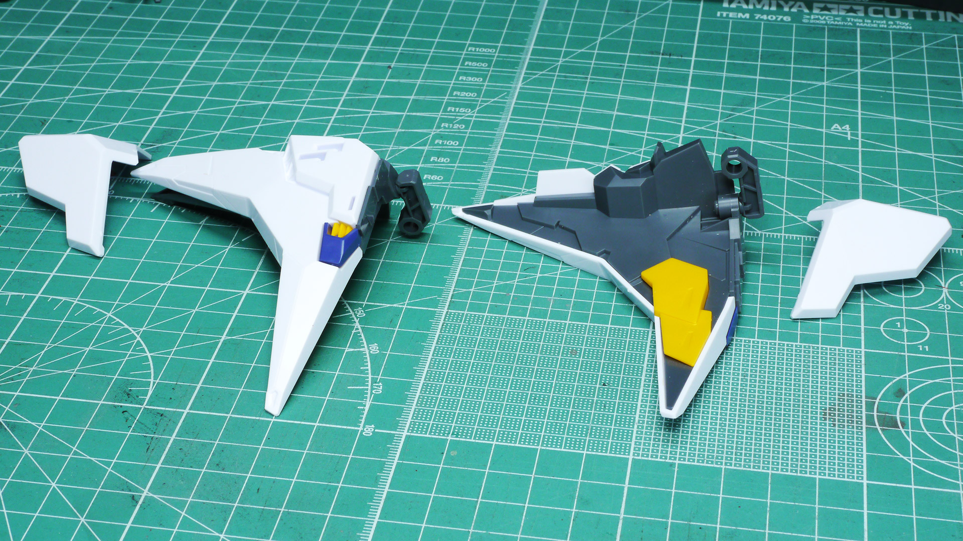 機首にある接続部に取り付けてみると裃（かみしも）のようなデザインのガンダムが出来上がります。これでペーネロペーが完成しました