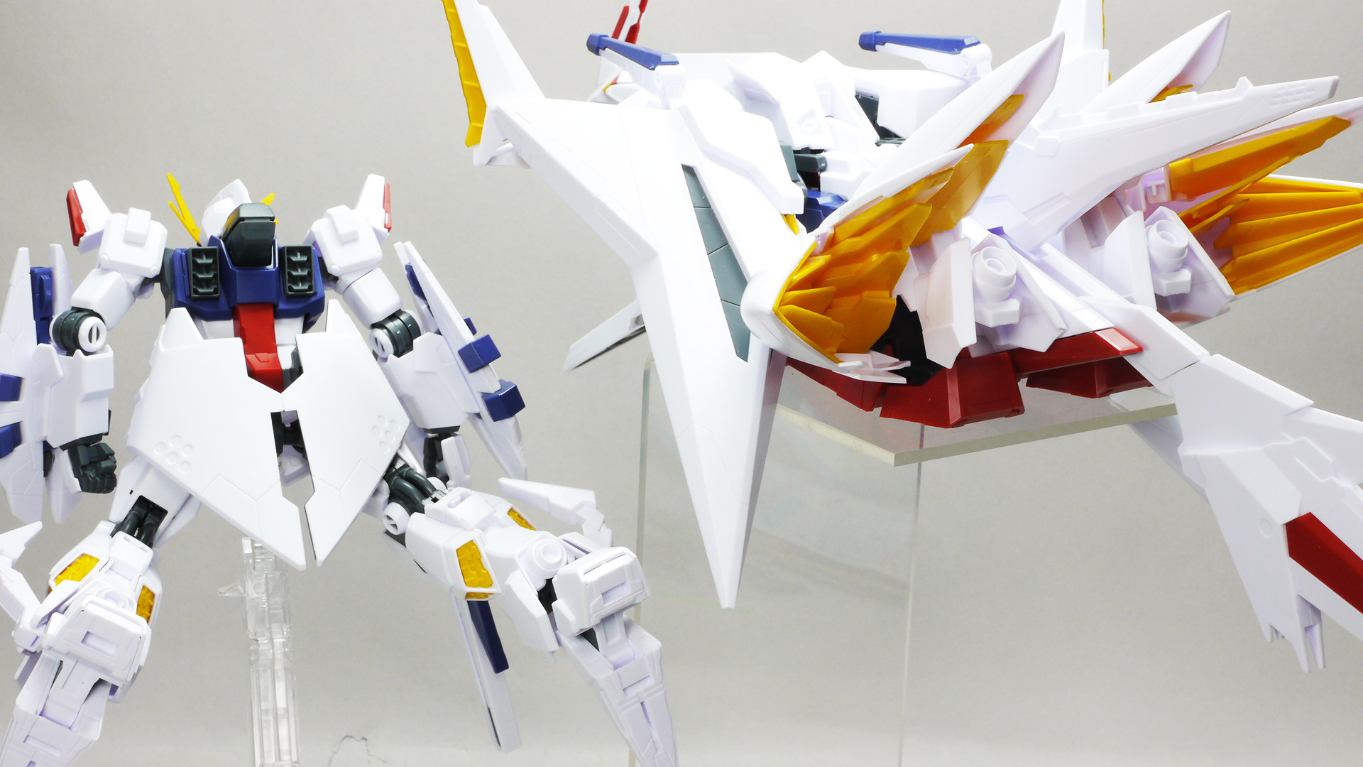 ペーネロペーはオデュッセウスガンダムとフィックスドフライトユニットがドッキングした形態の名称。劇中でコンビネーションが観られるか、とても楽しみです