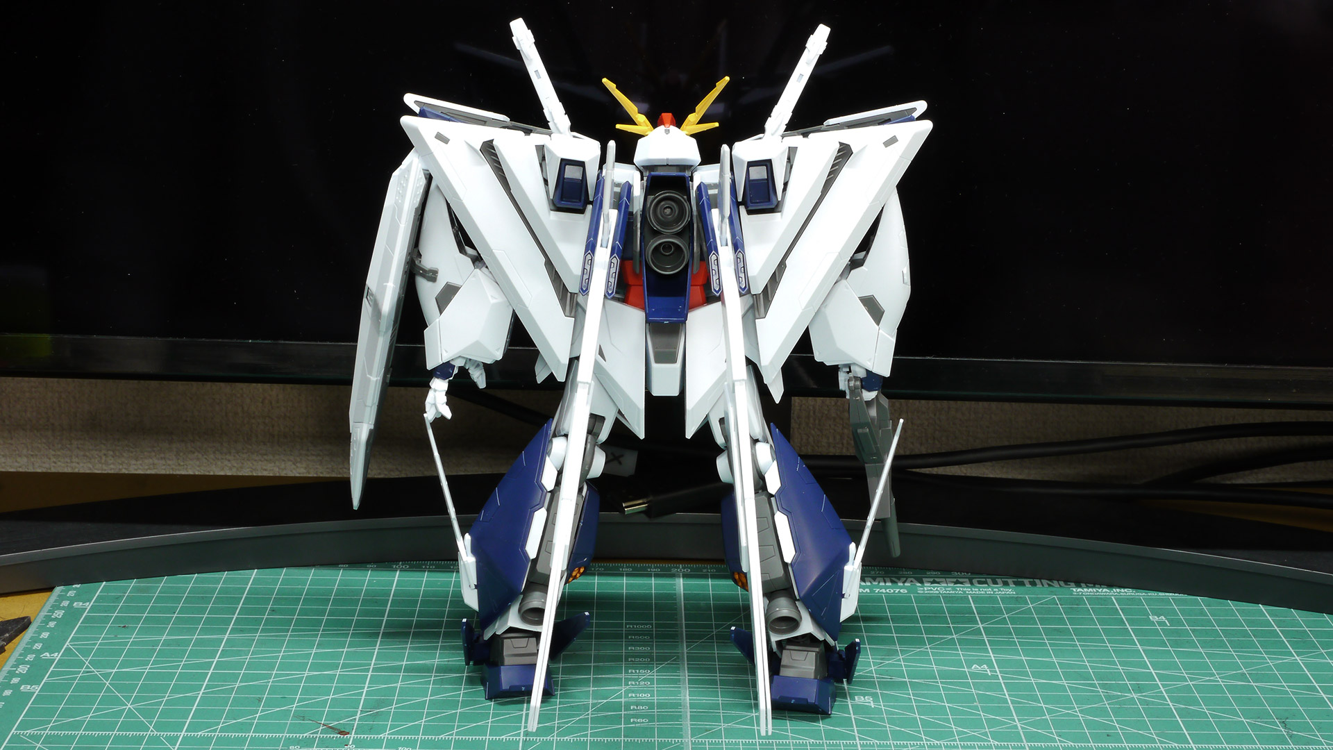 これでΞガンダムが完成！これはかっこいいですね。こちらも「HGUC 1/144 RX-78-2 ガンダム」と並べてみましたがやはり巨大で進化のいきつく先を感じます