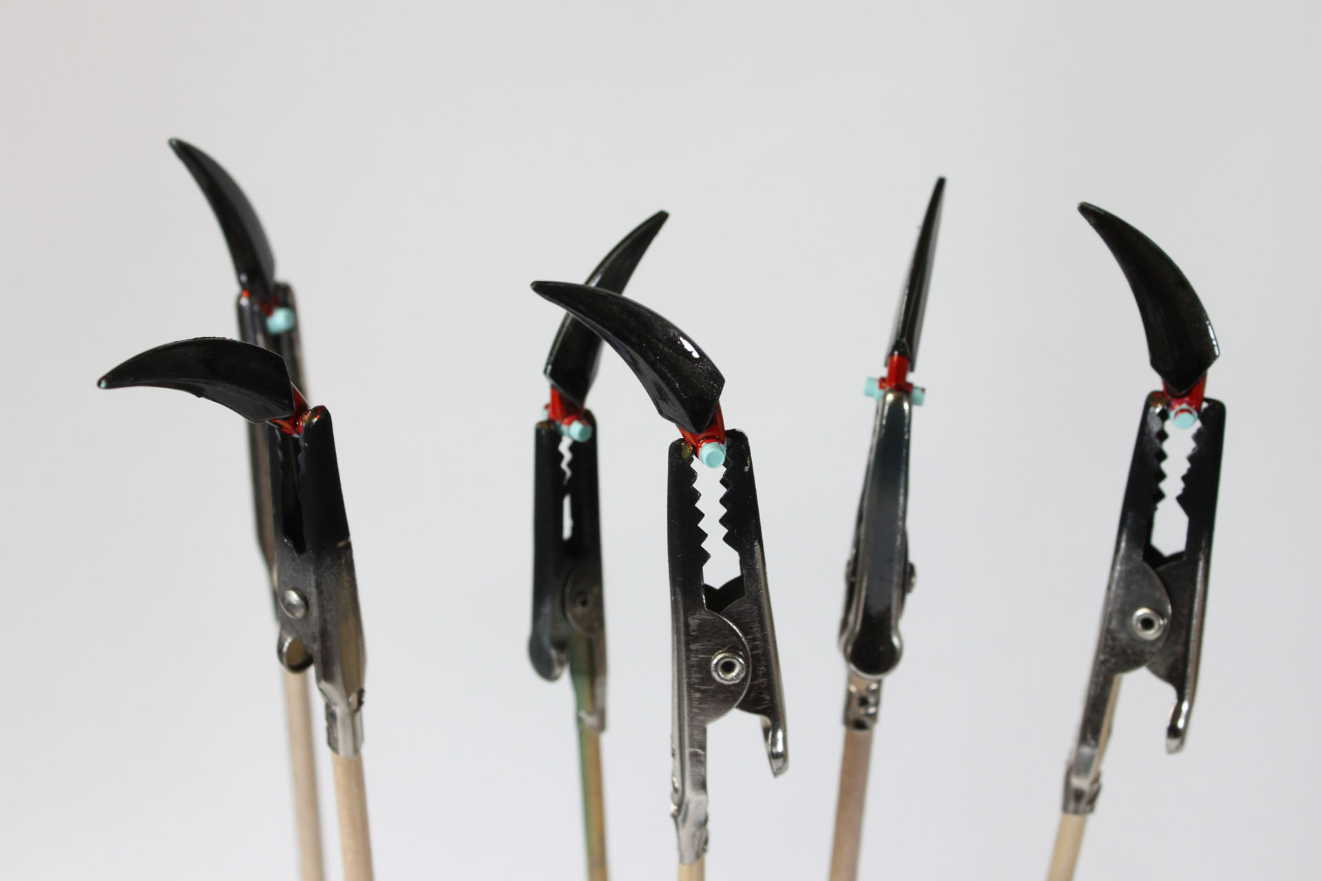 ガンダムガンメタリックを塗ったところ。赤と黒のコントラストは映えますね。そしてよーく見てみてください。またしても塗り分けがテキトーです。こういうところをきちんとやると、それはもう美しいのですが、気にして手を止めるくらいなら、最初は気にせずどんどん好きにやりましょう