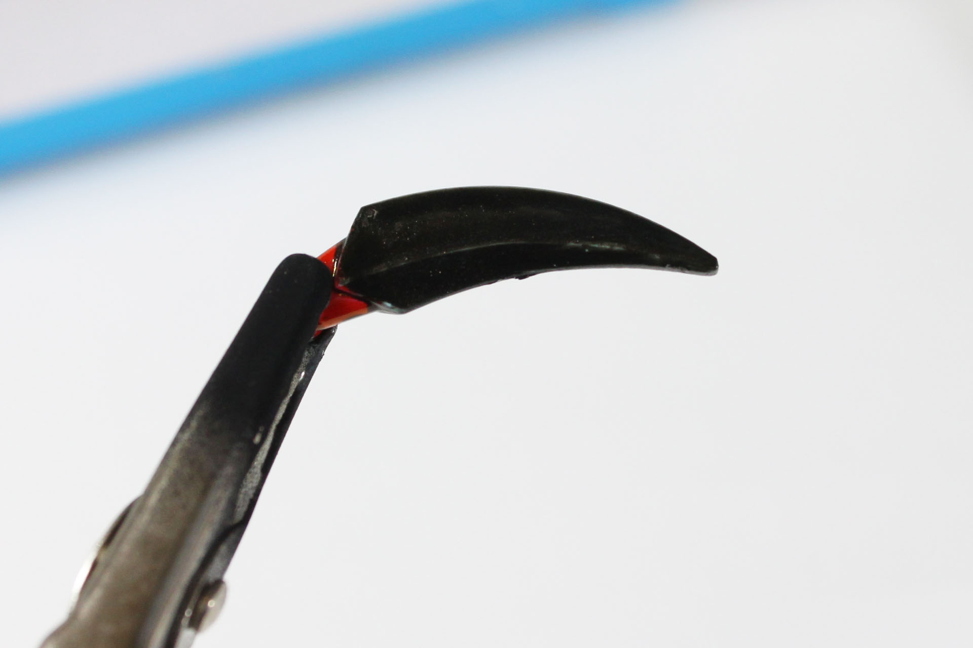 ドライブラシ前のツメ。真っ黒です