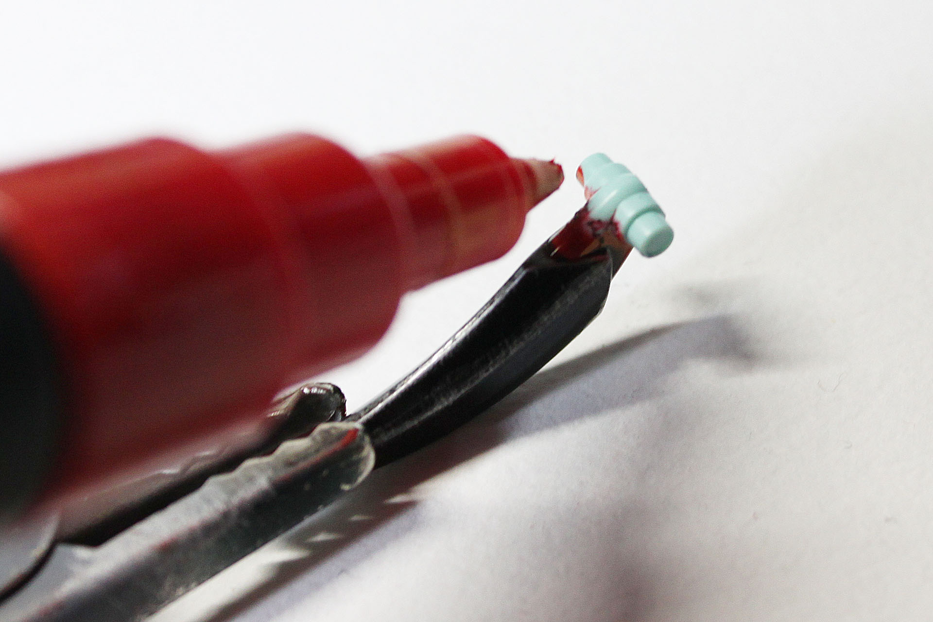 ツメの根本を完全にレッドに