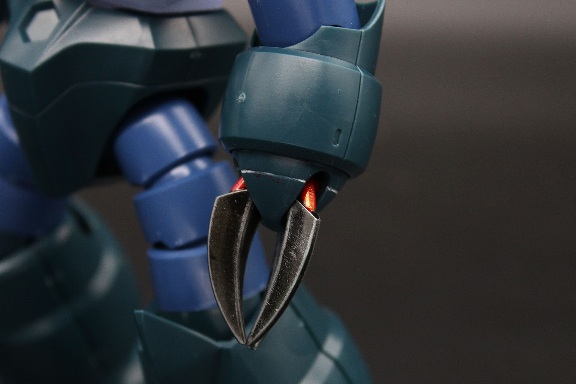 アイアン・ネイルも、こうしてみるとけっこう見栄えがよいですね。こういう、自画自賛できるところが、塗装の楽しさです