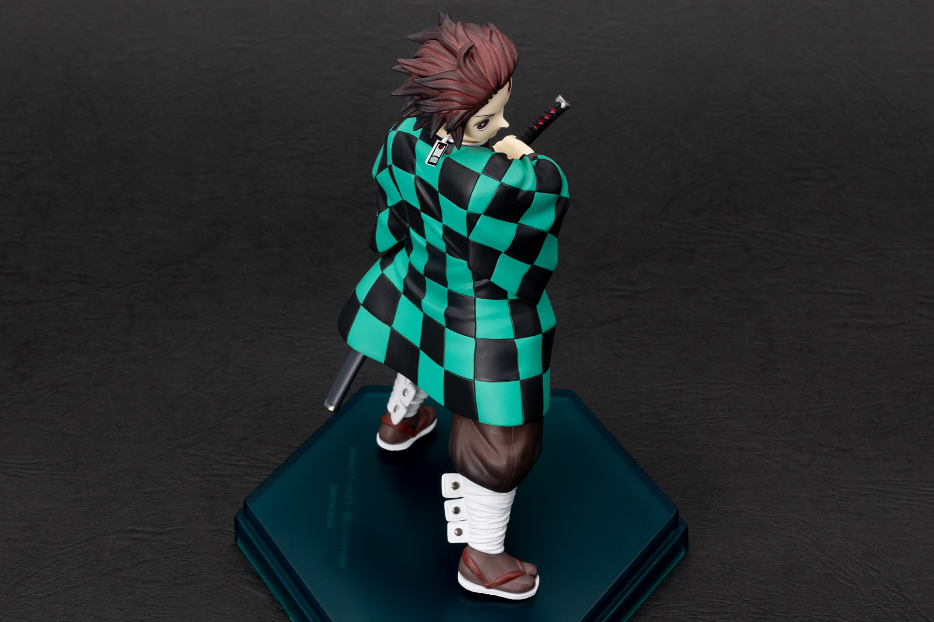 後ろ姿も凜々しい。ちょっといつもとは違う、大人の雰囲気が漂っているようだ。