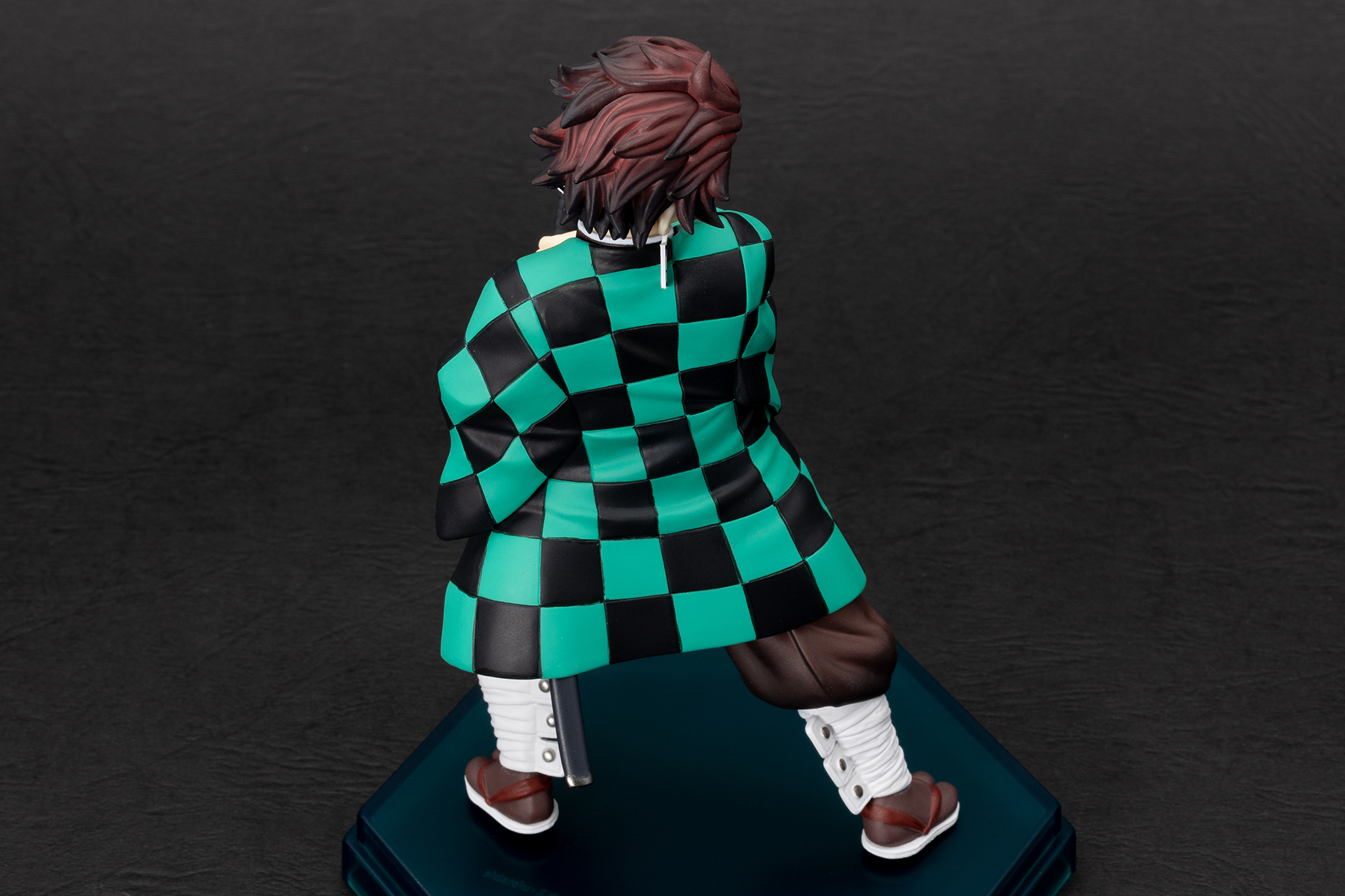 後ろ姿も凜々しい。ちょっといつもとは違う、大人の雰囲気が漂っているようだ。