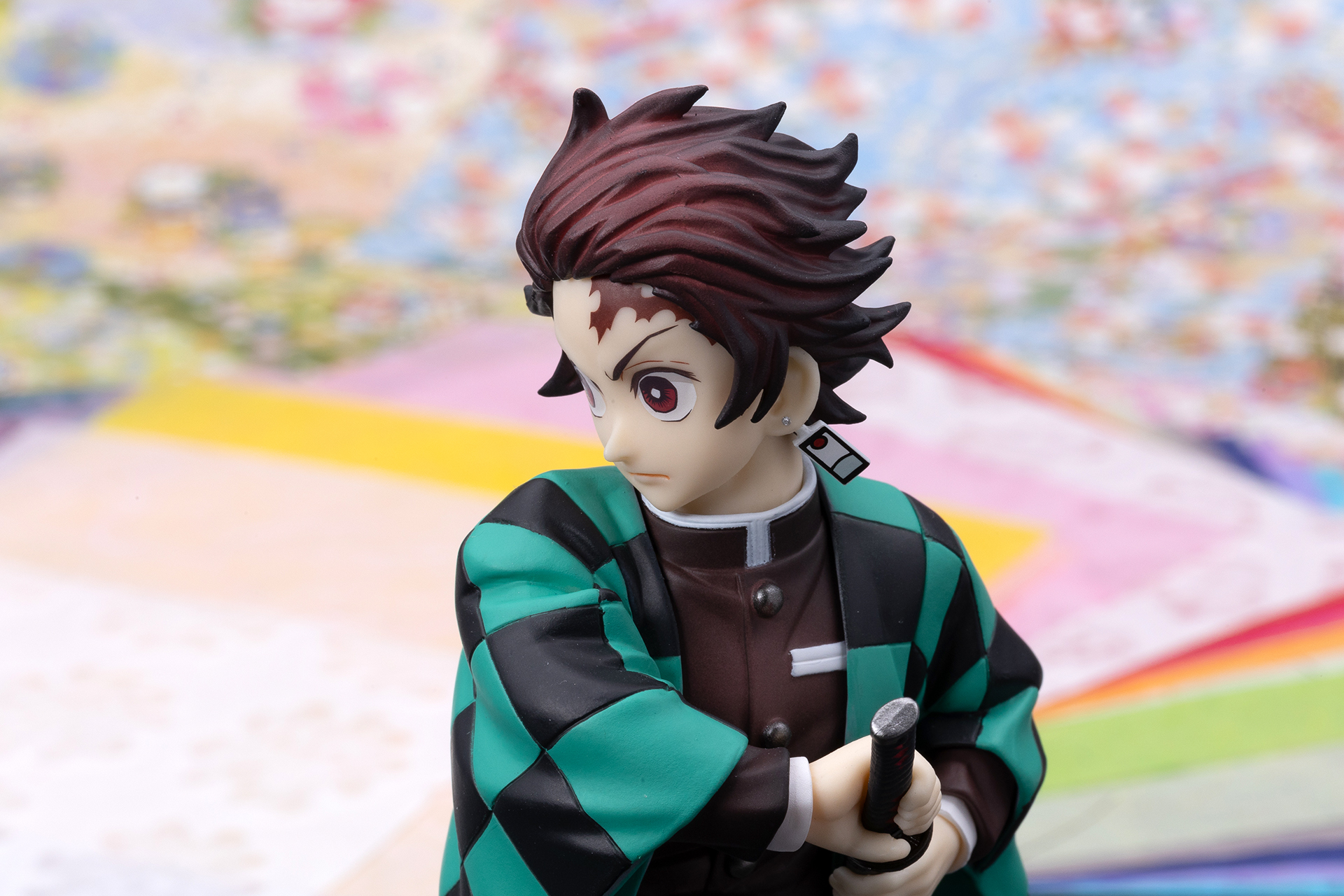 こちらは、和テイストな折り紙を複数並べた所。鮮やかな色合いも楽しい。